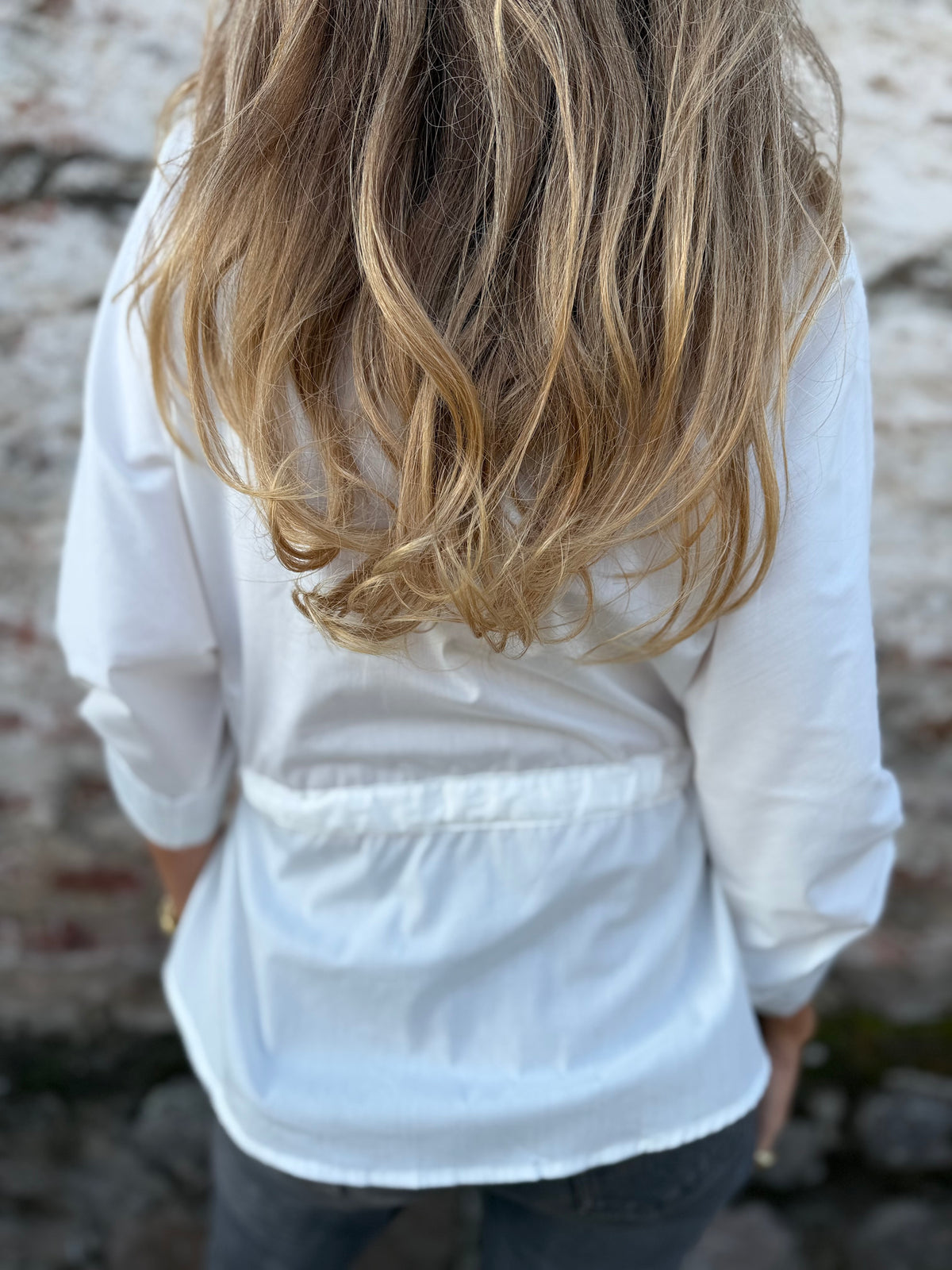 Blusa ajustable cintura blanca