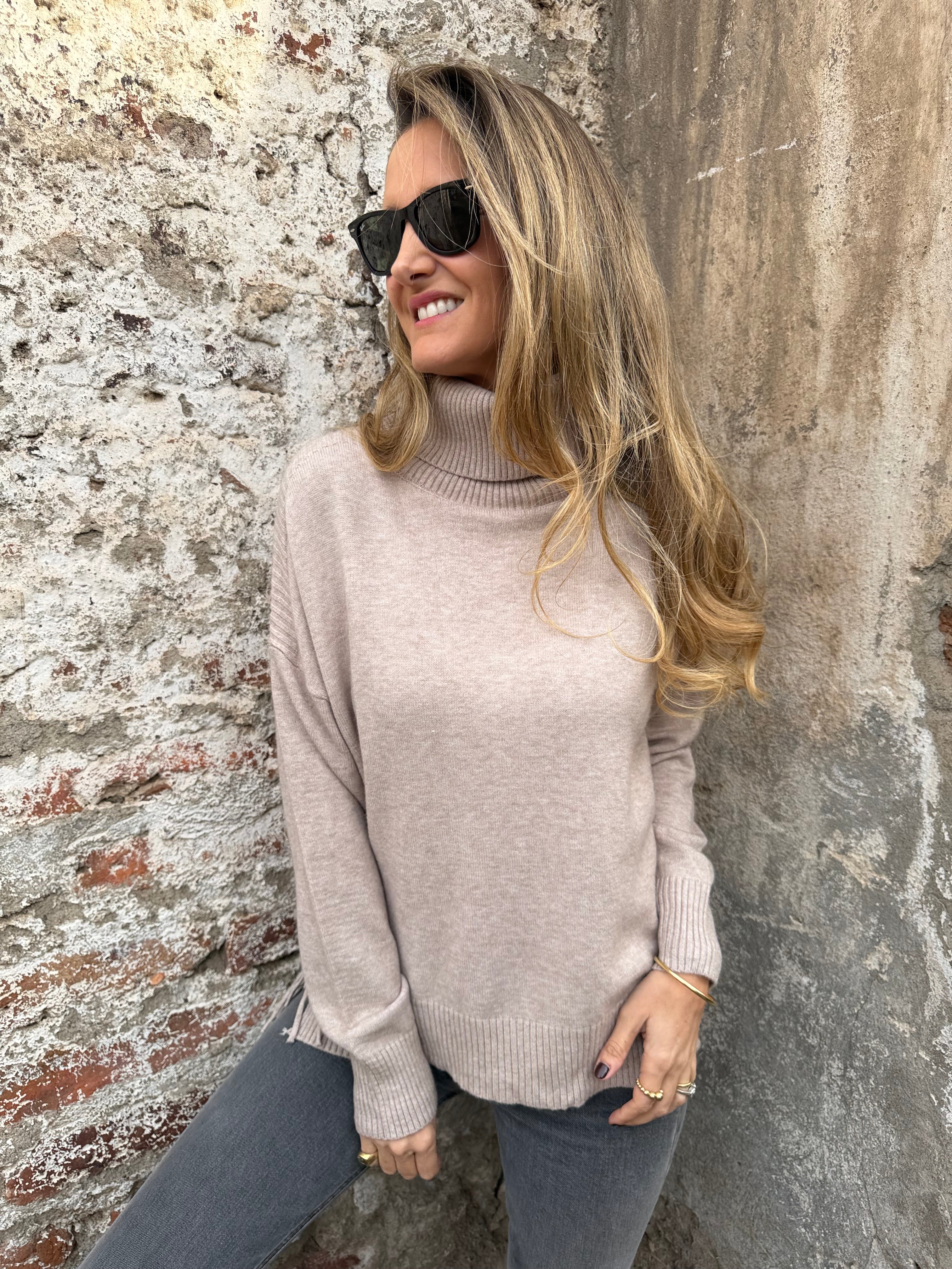 Cuello alto tiritas laterales beige