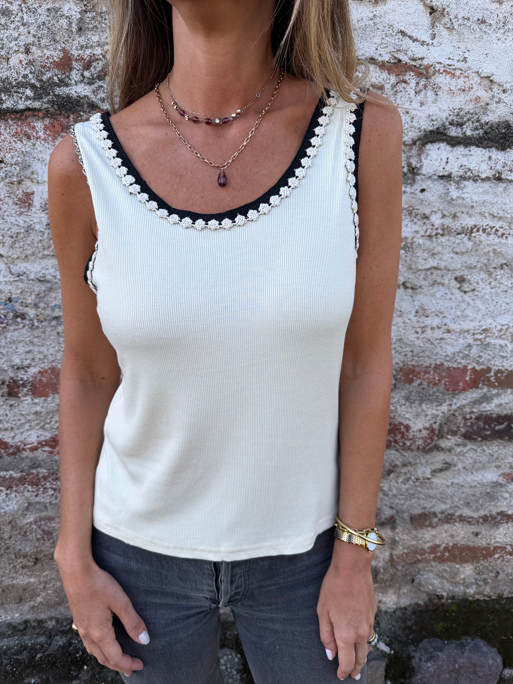 Básica borde crochet crudo