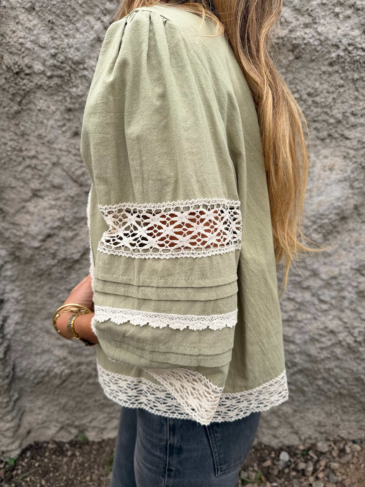Chaqueta preciosa detalles macramé verde claro