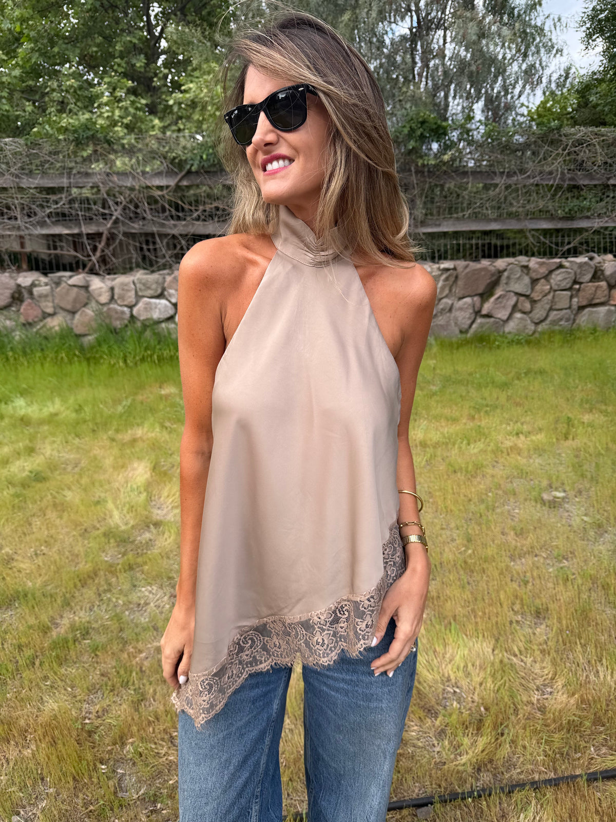 Blusa raso encaje beige