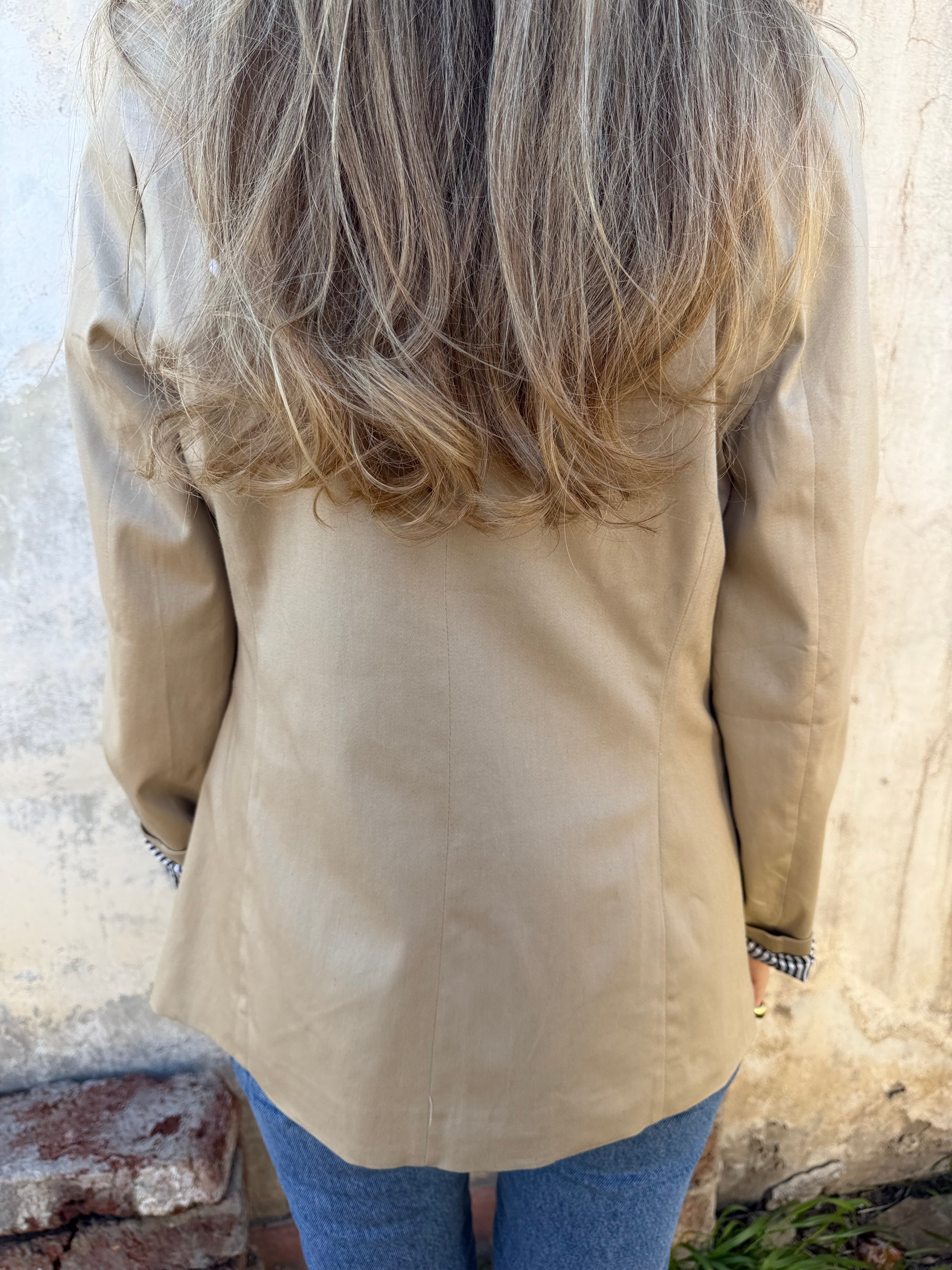 New blazer gabardina delgada con doblez rayado beige
