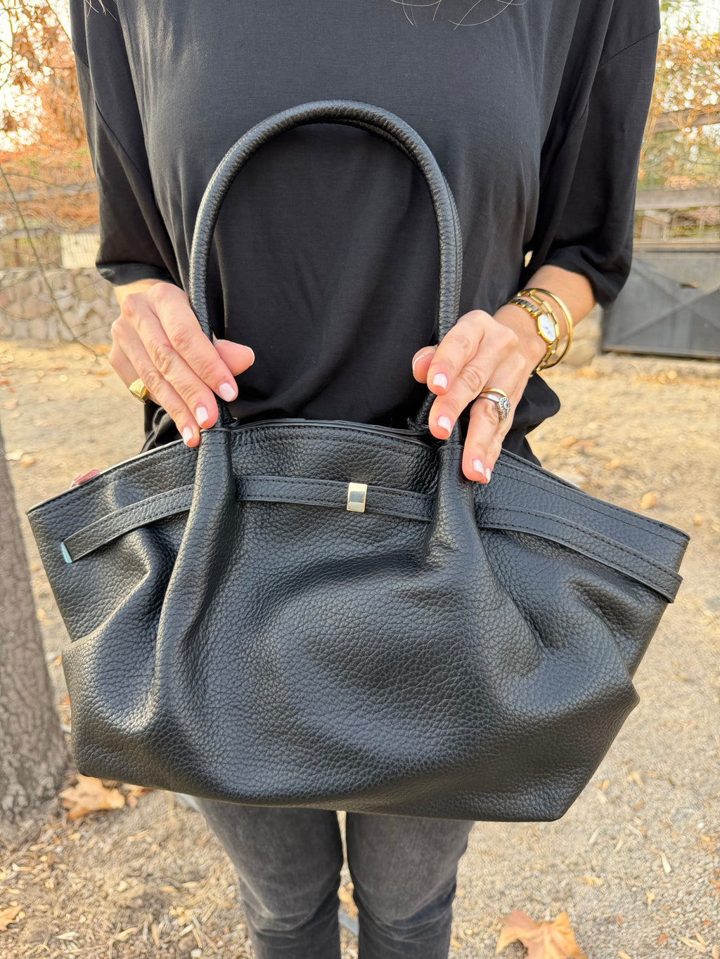 Cartera efecto cuero graneado maca negra
