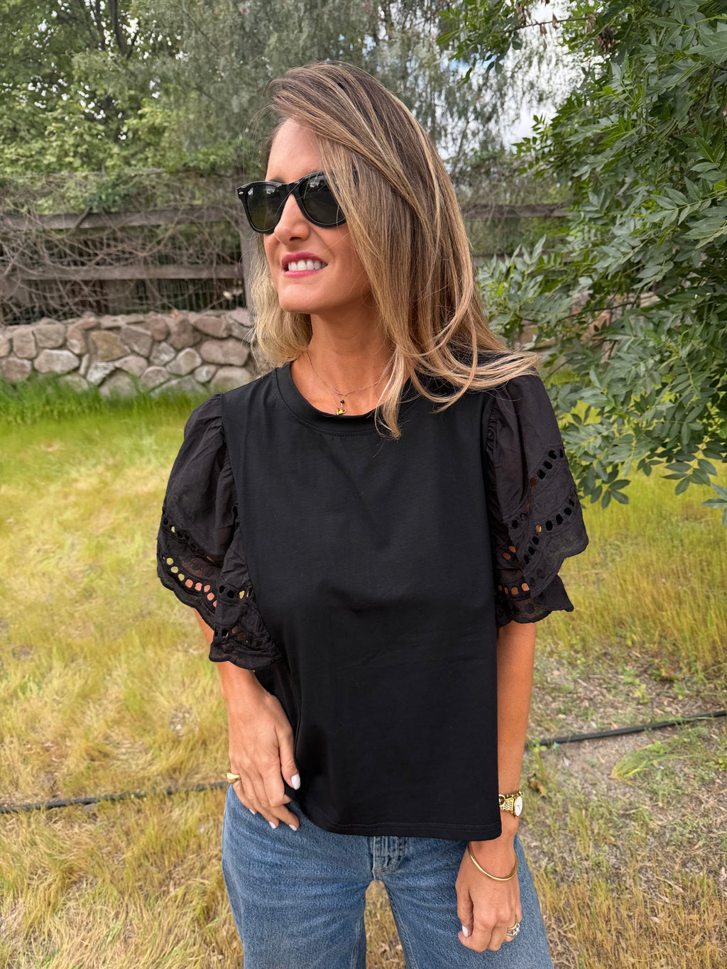 Polera mangas broderie negra