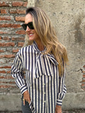 Blusa rayada rosetón azul