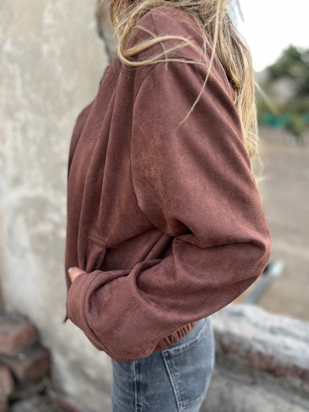 Chaqueta suede bolsillo clásico chocolate