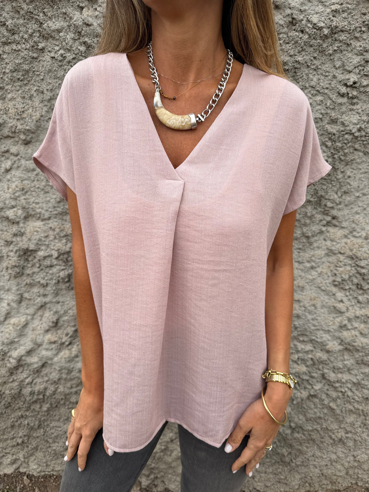 Blusa básica V pinza central rosada