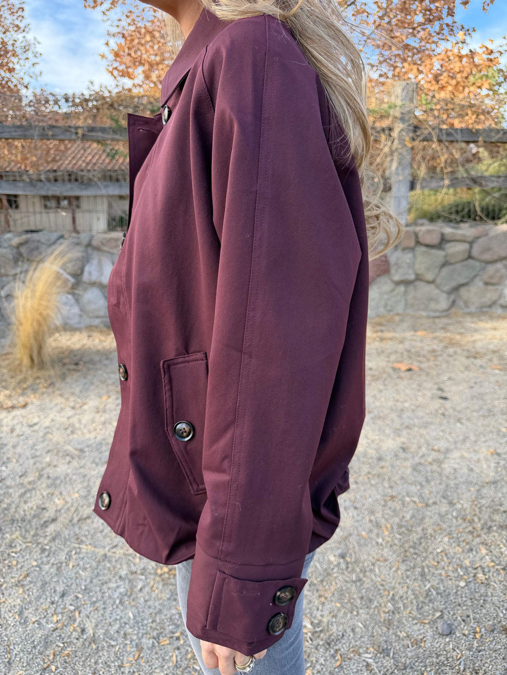 Chaqueta gabardina clásica burdeo