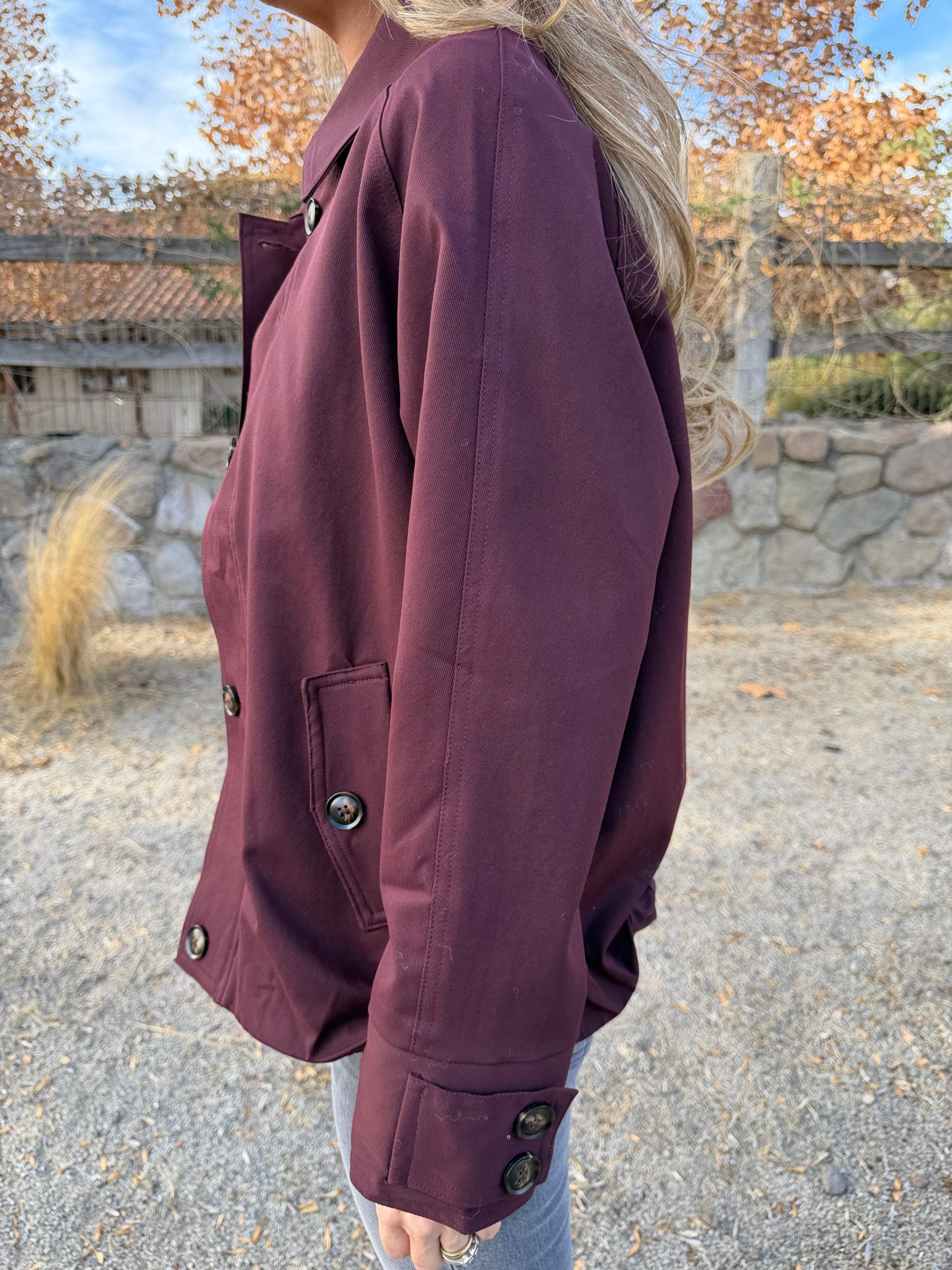 Chaqueta gabardina clásica burdeo