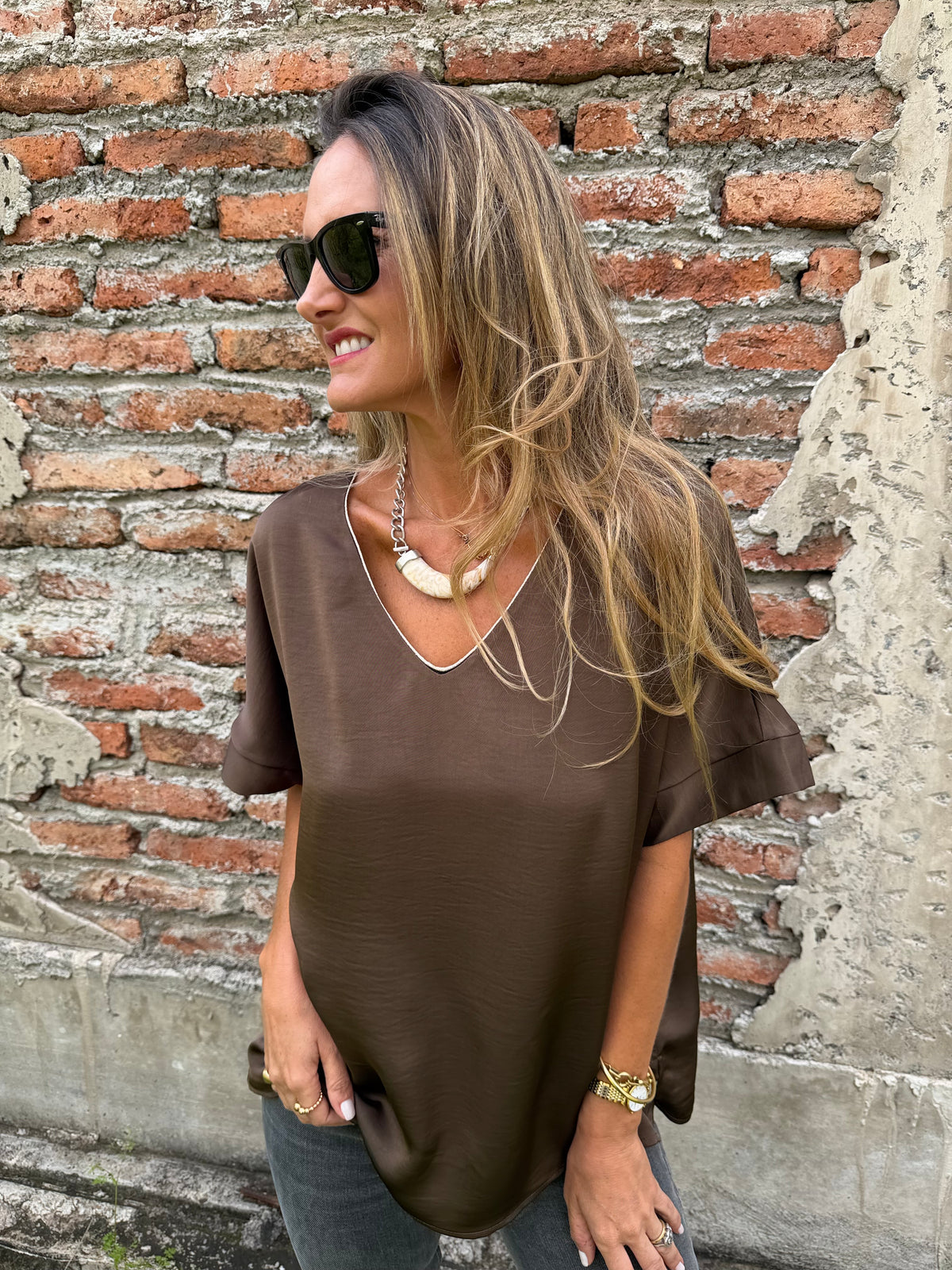 Maxxi blusa seda borde dorado café