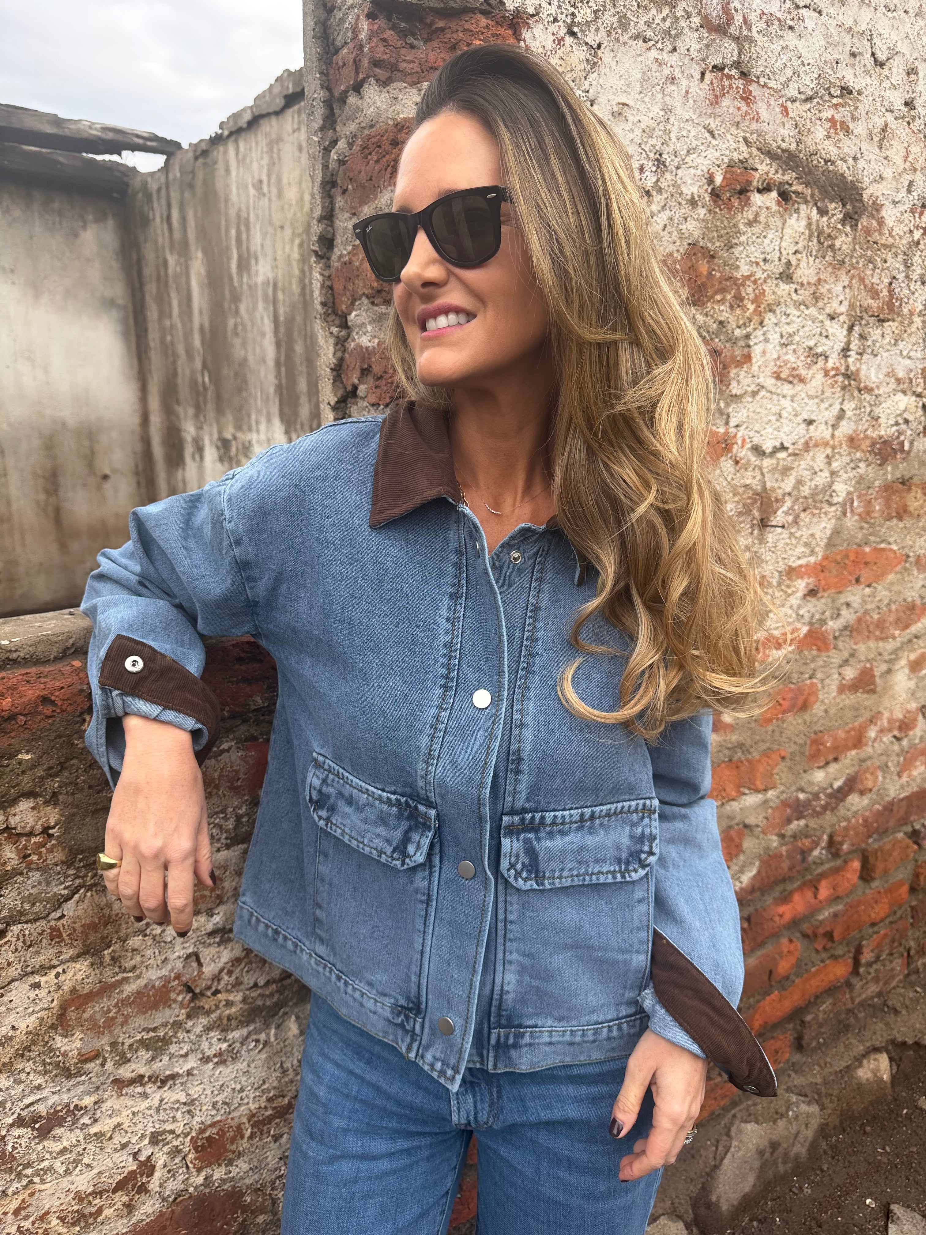 Chaqueta bluejean detalles cotelé celeste