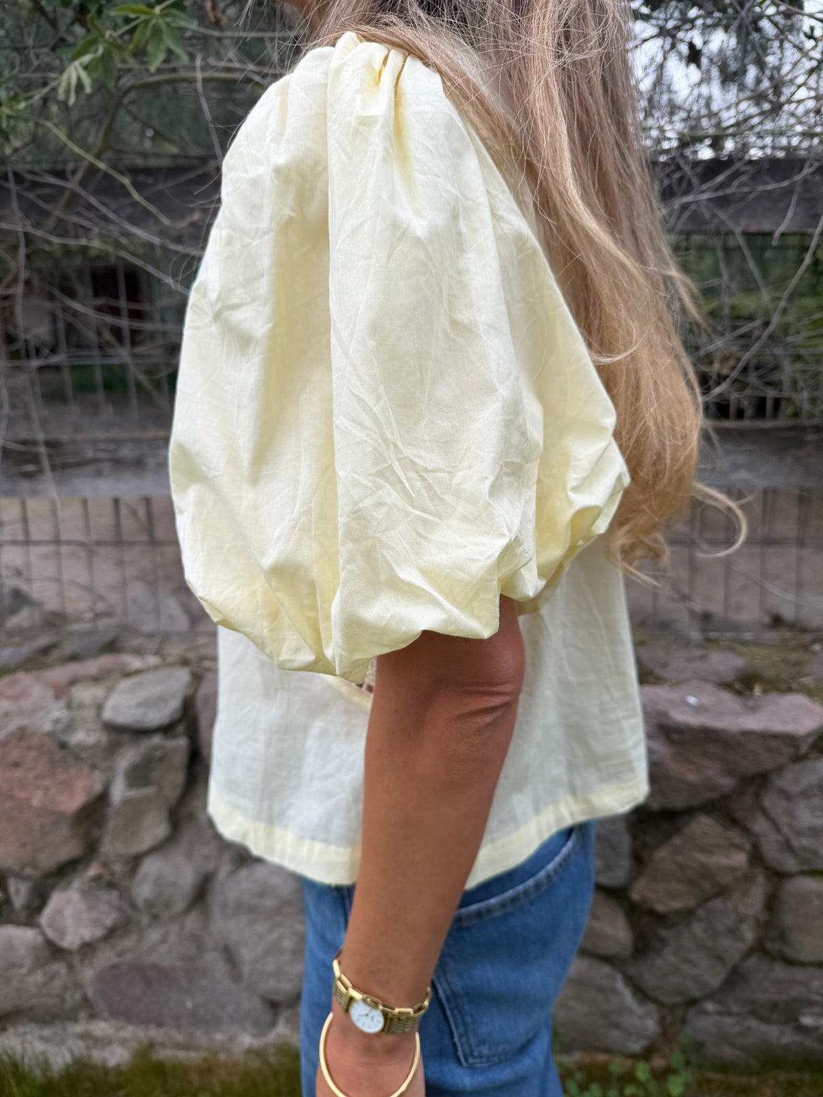 New blusa mangas abullonadas bordados amarilla