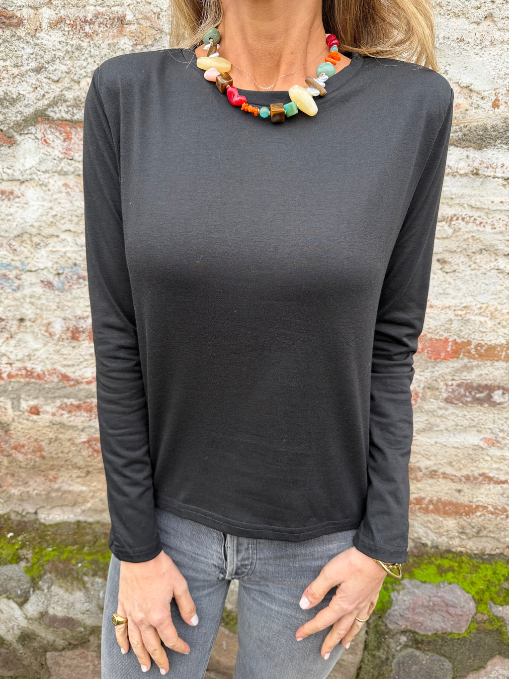 Polera hombreras basica negra