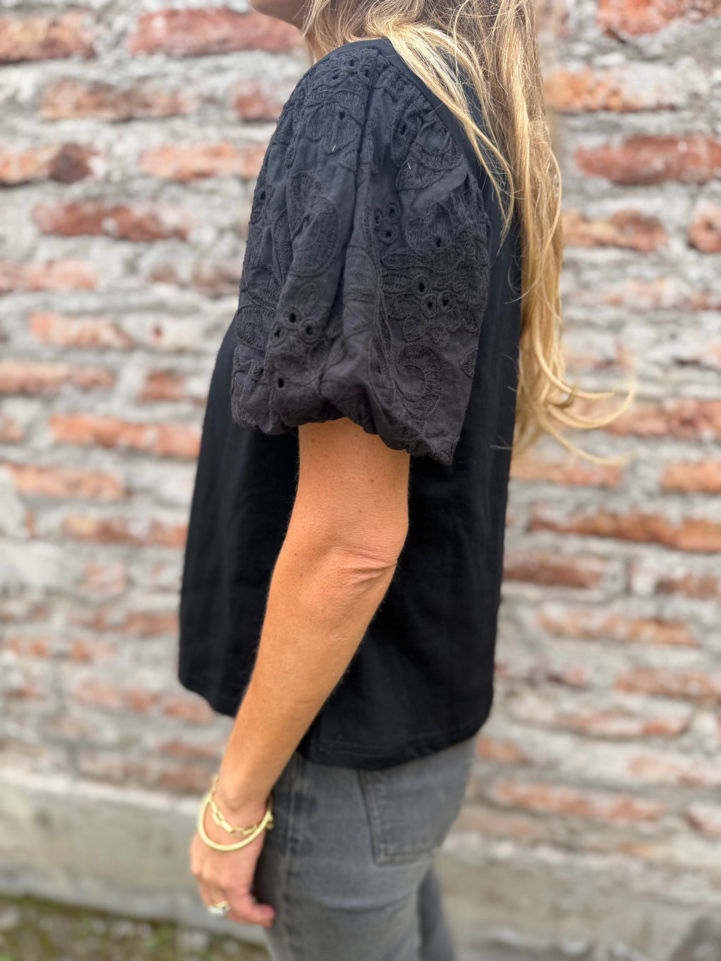 New polera algodón mangas broderie negra