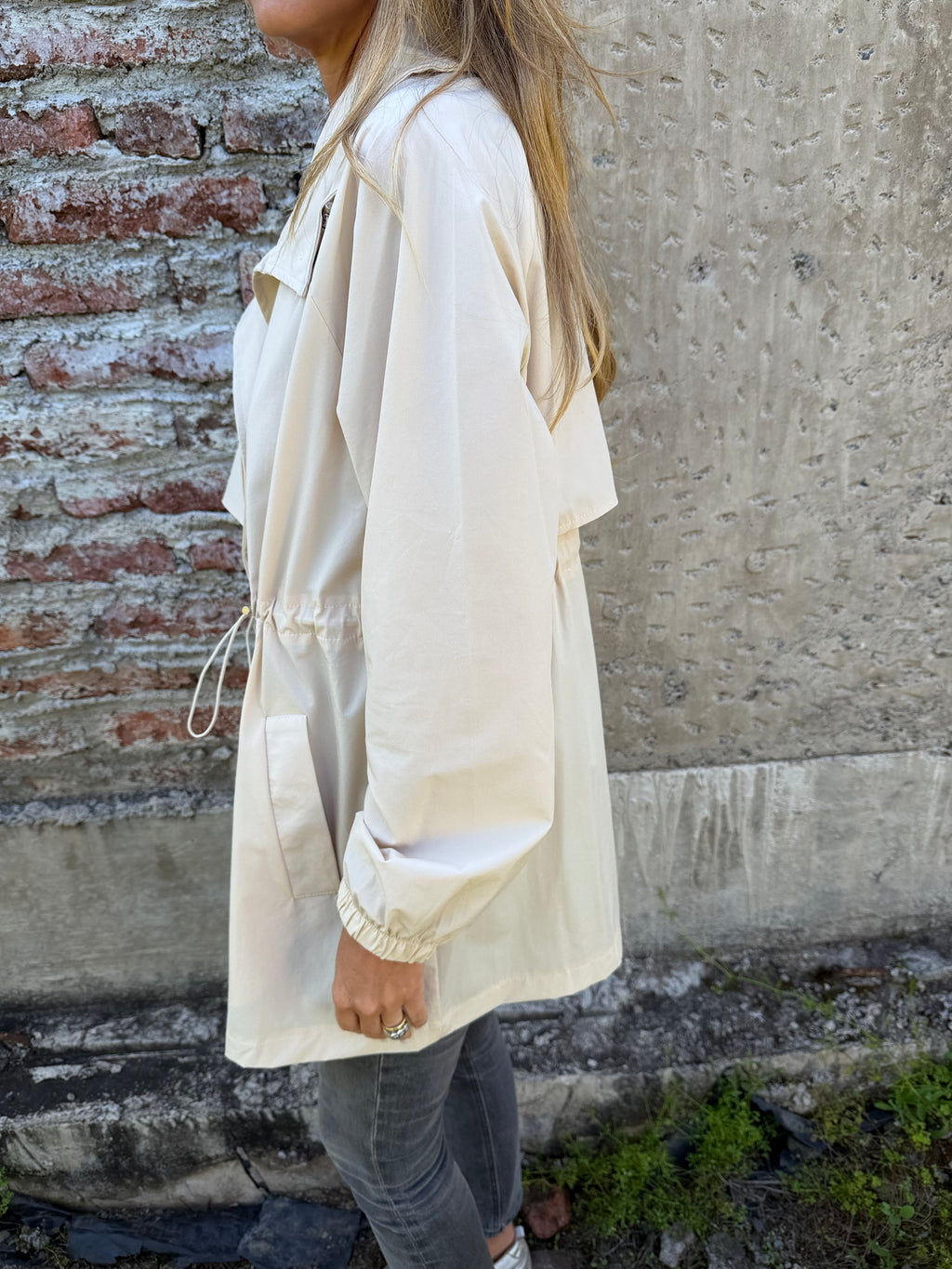 Trench corta viento crudo