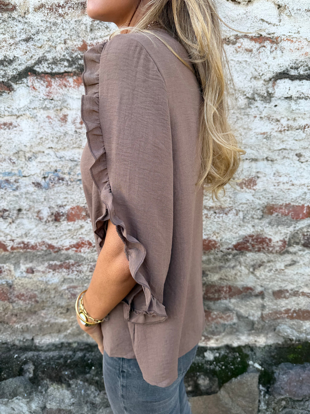 Blusa crep vuelitos mangas café