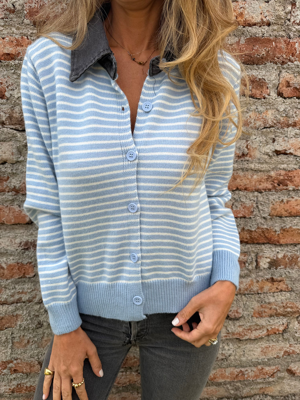 Chaleco líneas camisero cuello bluejean celeste