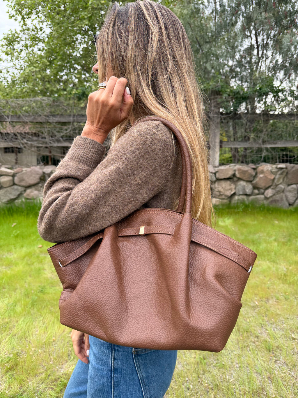 Cartera efecto cuero graneado maca café
