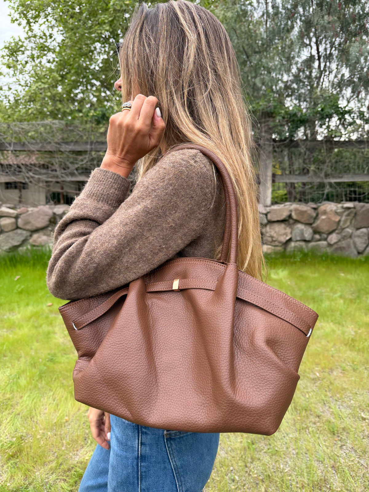 Cartera efecto cuero graneado maca café