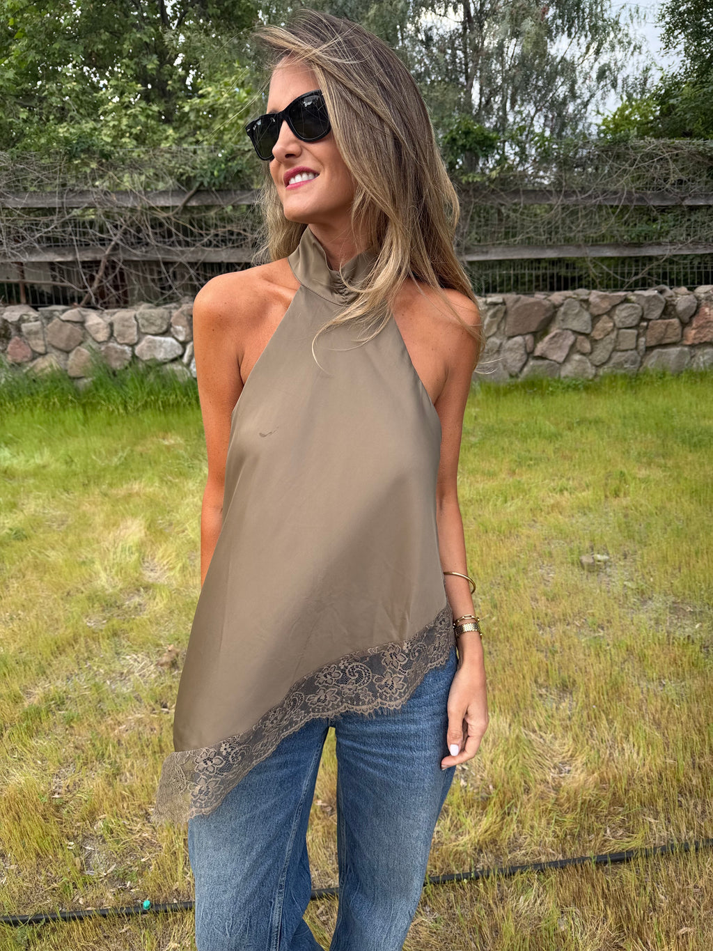 Blusa raso encaje verde musgo