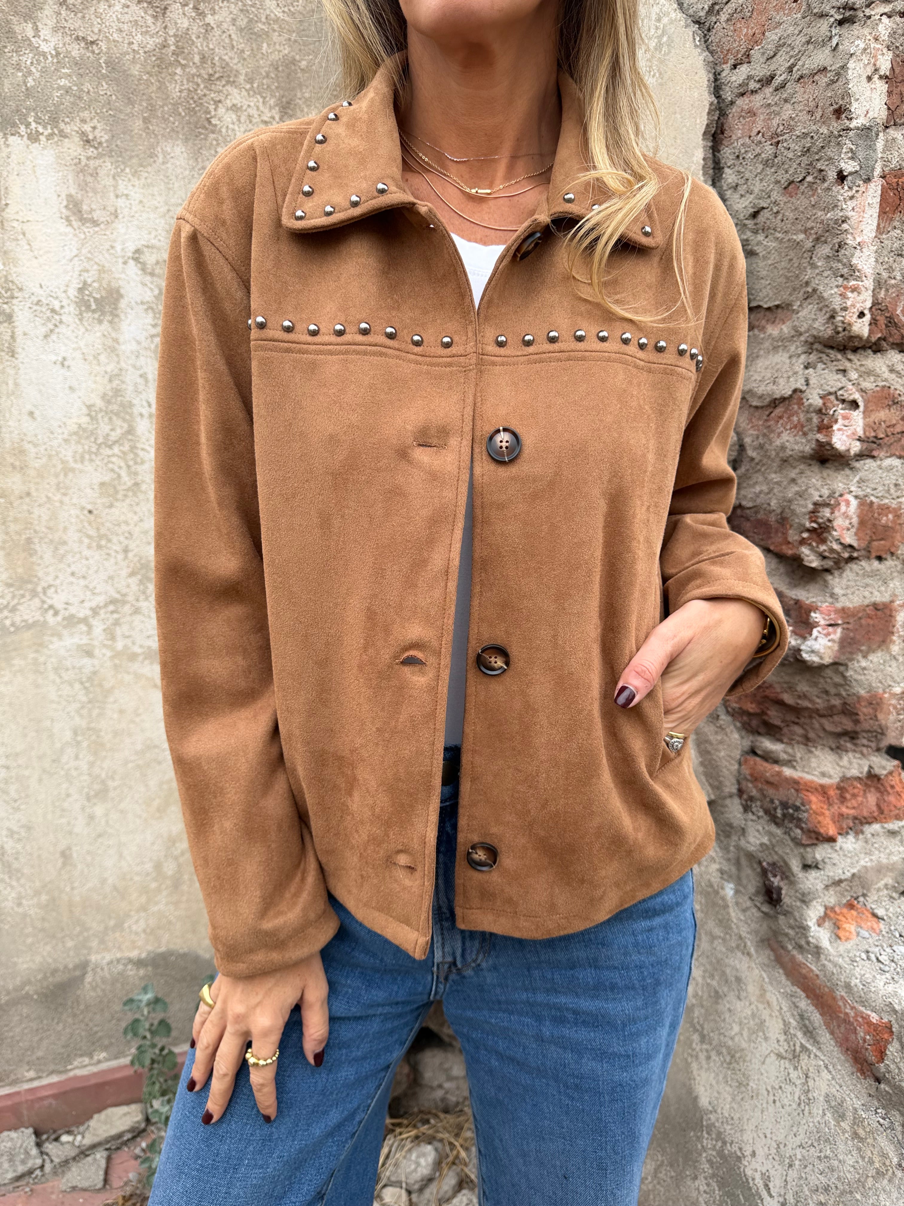 Chaqueta suede tachitas camel