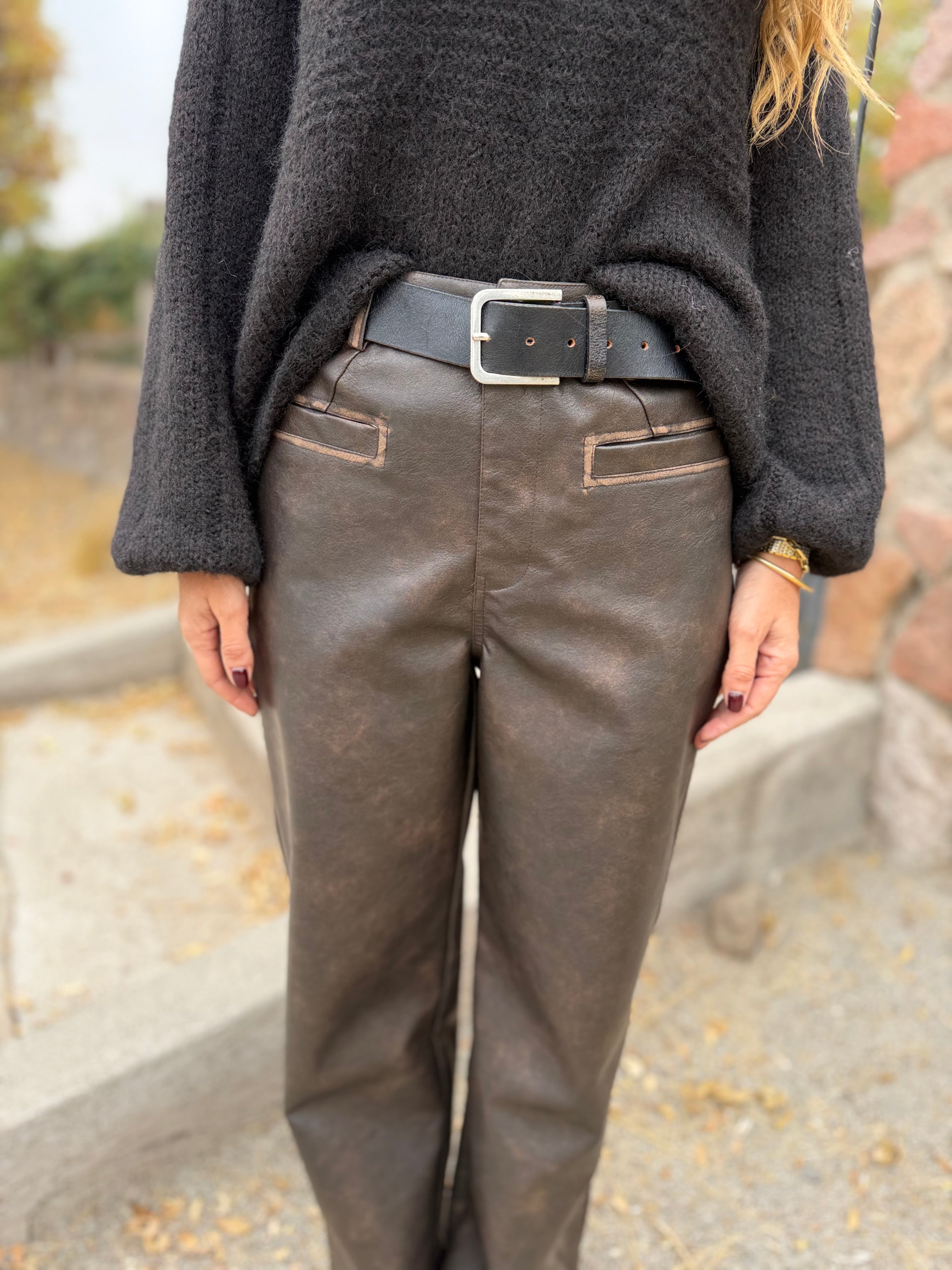 Pantalón ecocuero desgastado premium opaco café