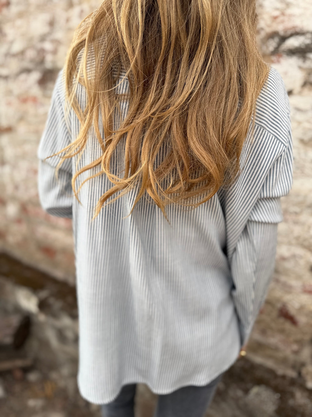 Blusa líneas delgadas azul