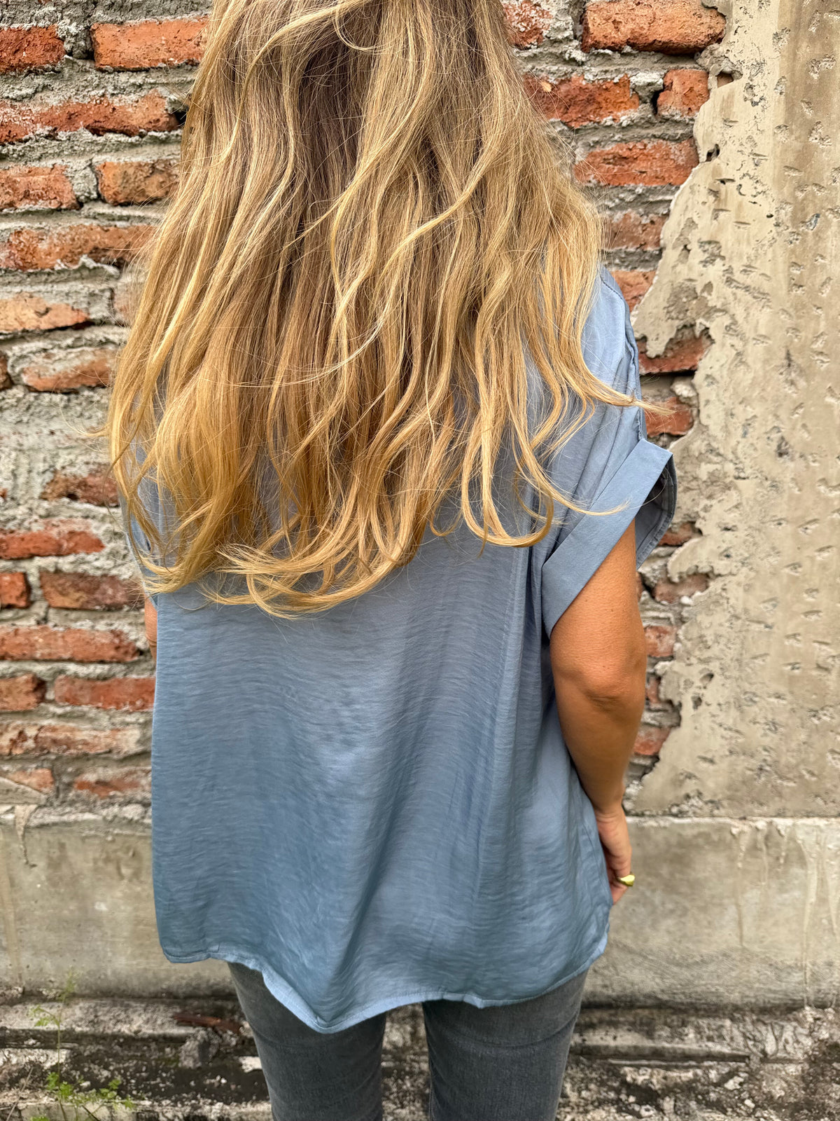 Blusa básica seda celeste