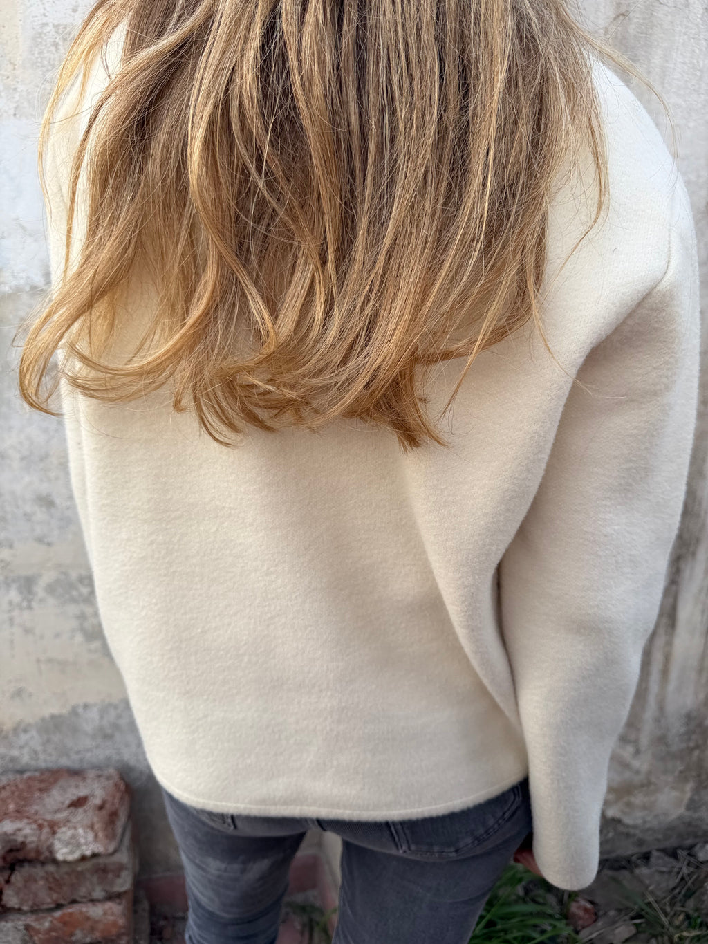 Chaqueta paño botones dorados blanca