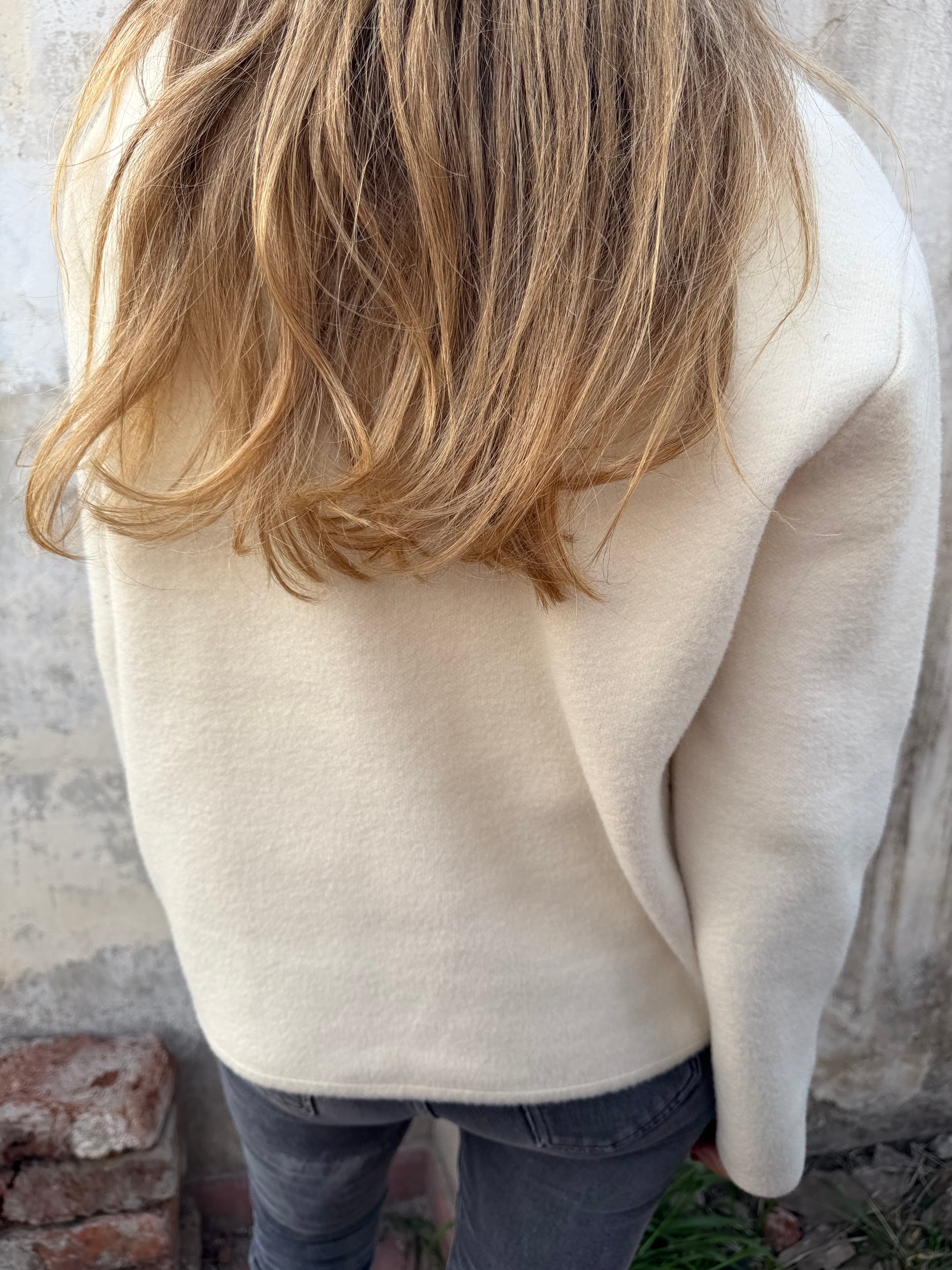 Chaqueta paño botones dorados blanca