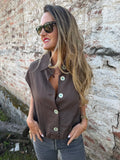 Blusa tipo chaqueta sin manga café