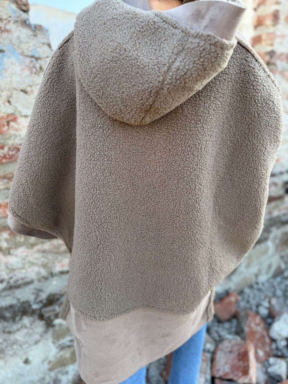 Poncho patagón taupe