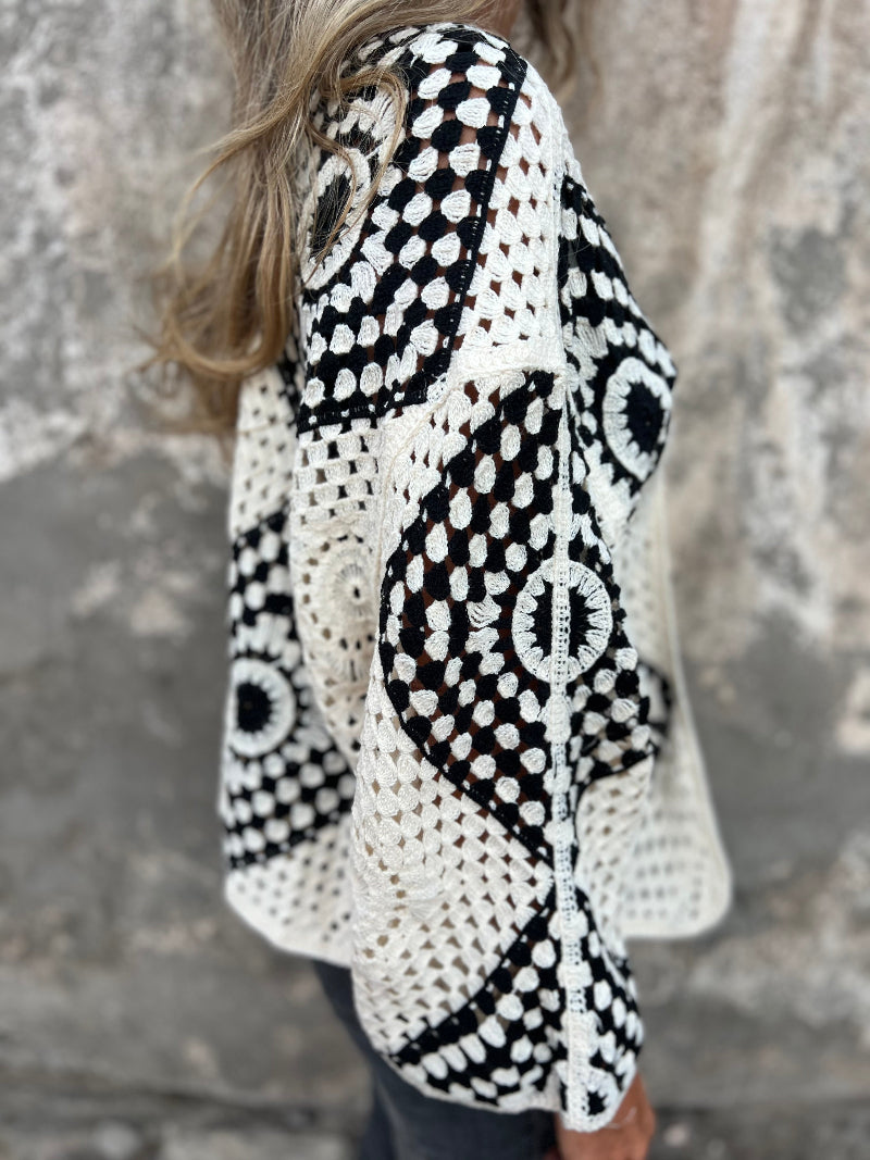 Chaleco negro-blanco macramé