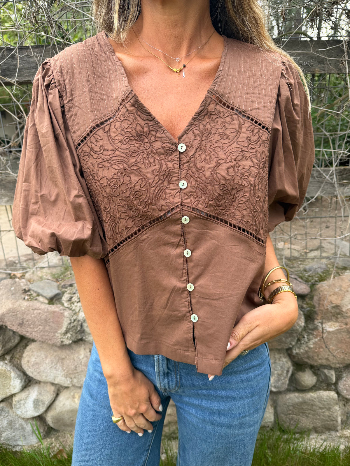 New blusa mangas abullonadas  café