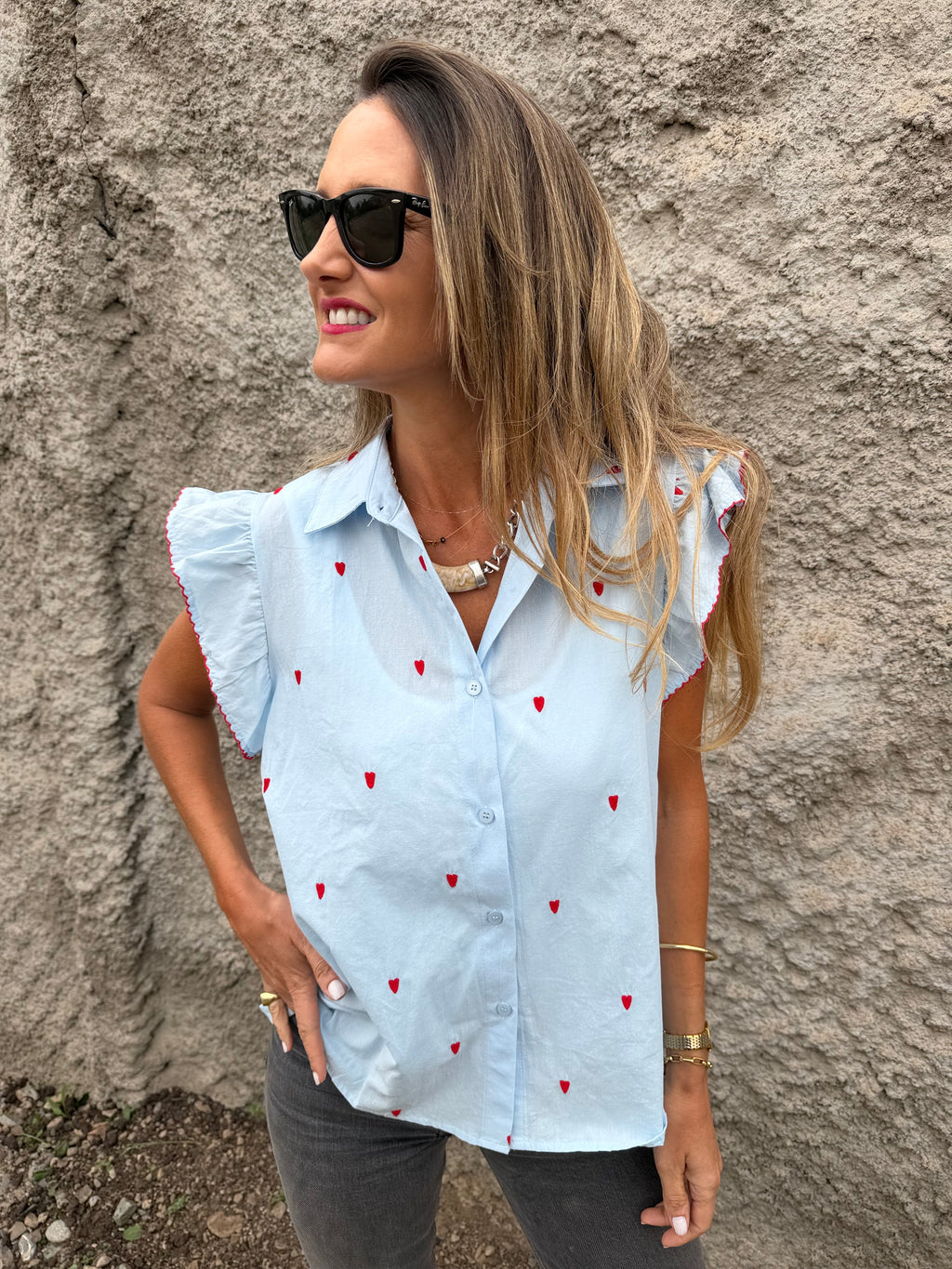 Blusa corazones bordados y vuelitos celeste