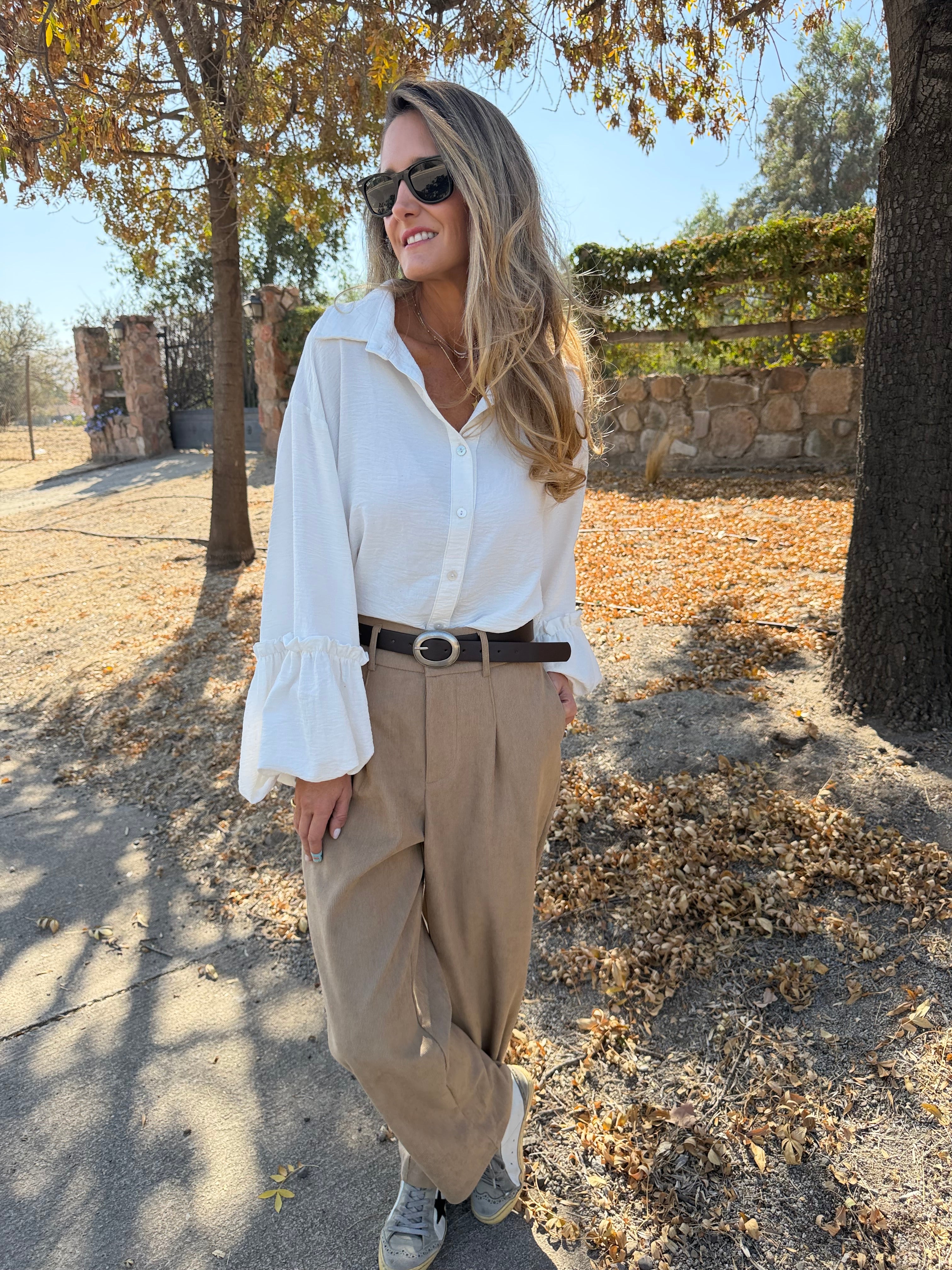 Pantalón sastre cotelé delgado + cinturón beige oscuro