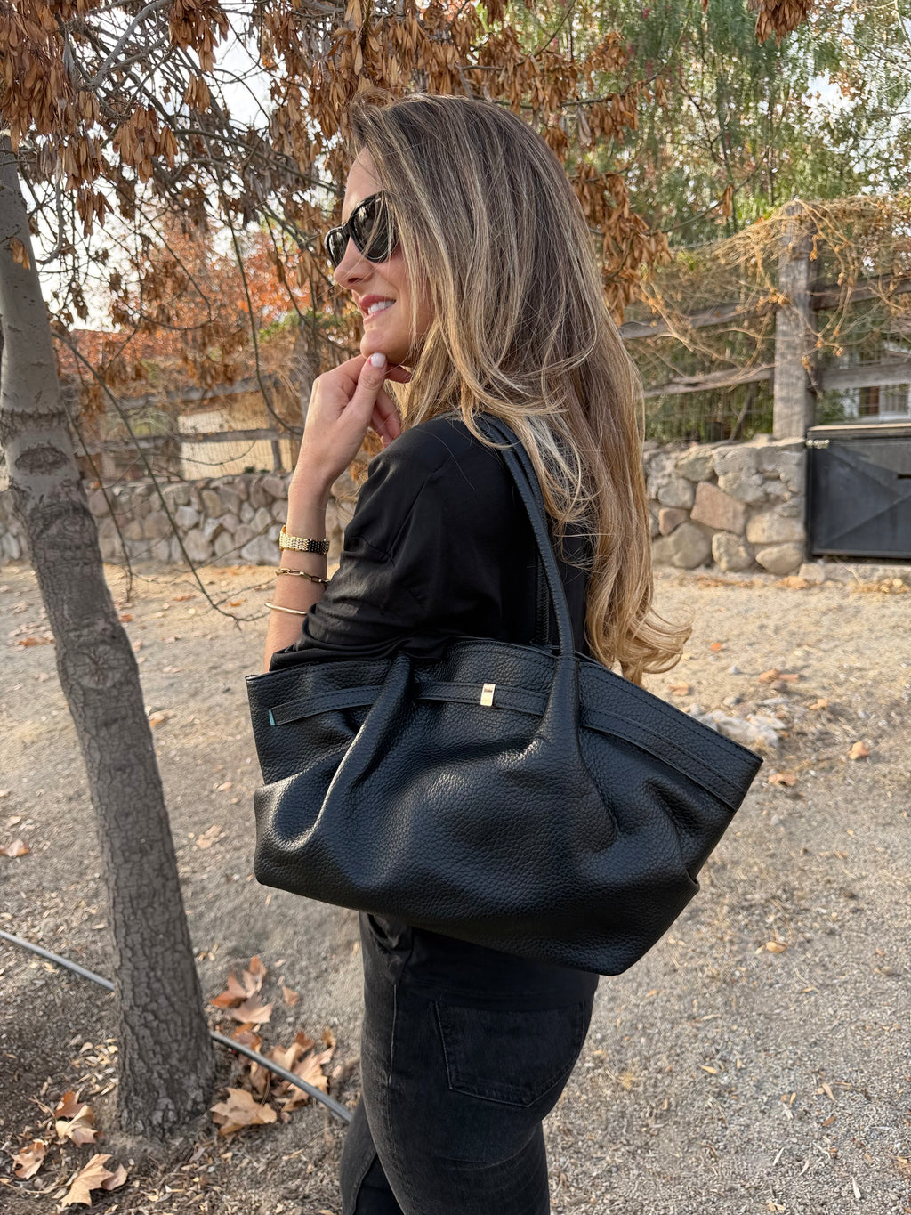 Cartera efecto cuero graneado maca negra