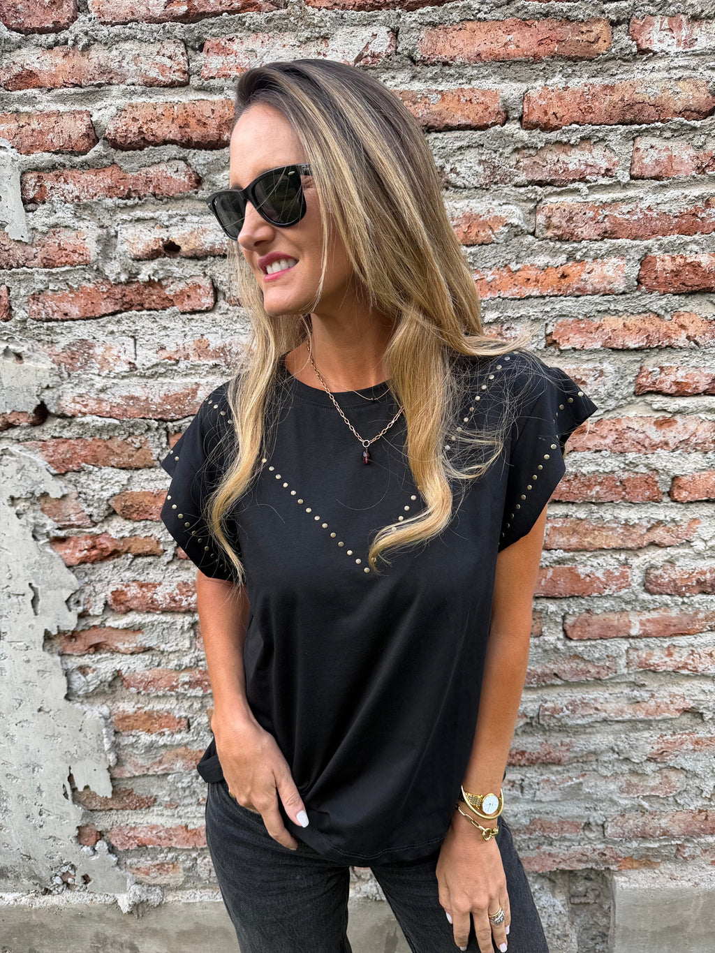 Polera tachitas negra
