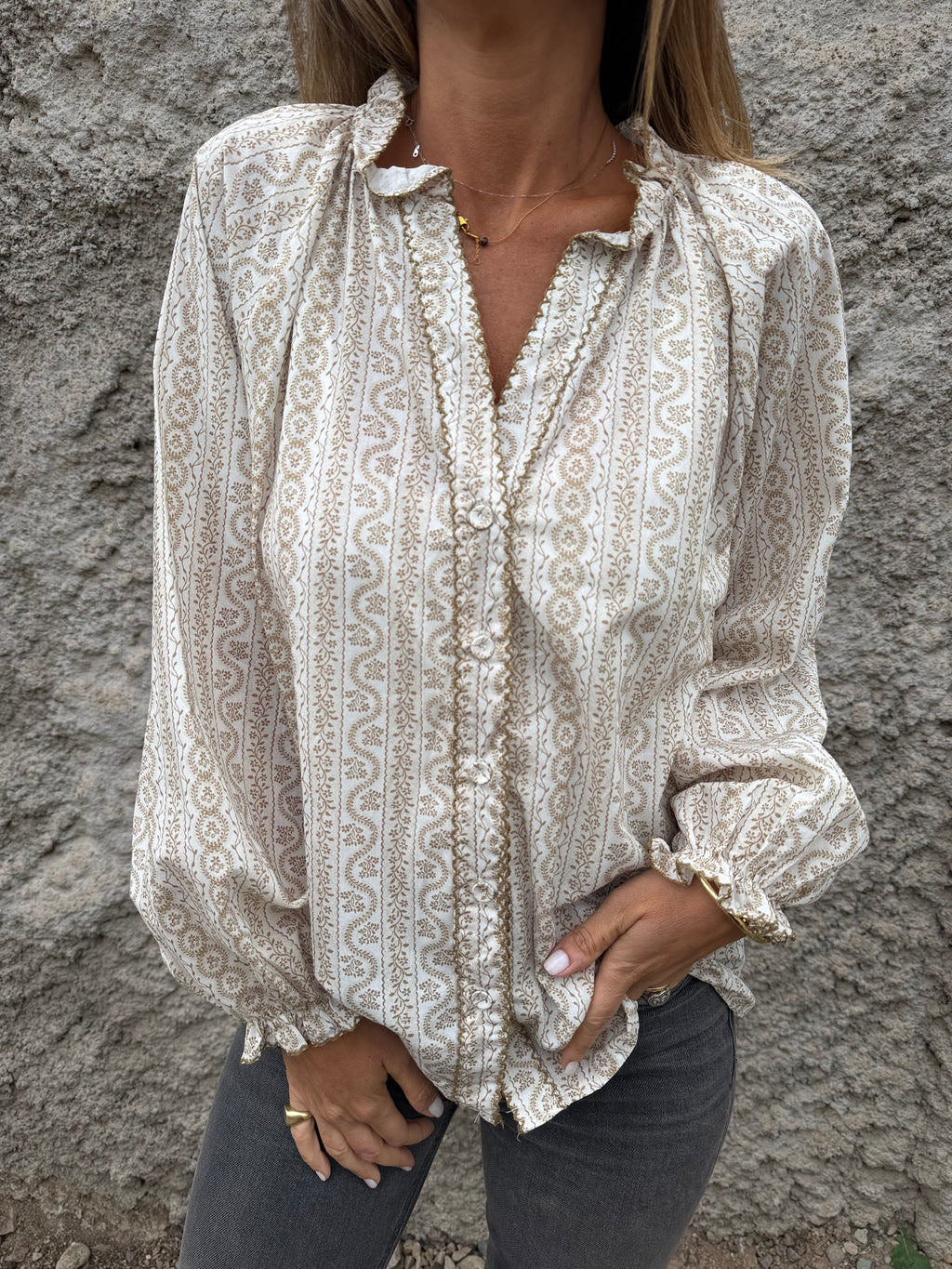 Blusa diseños y manga globo beige