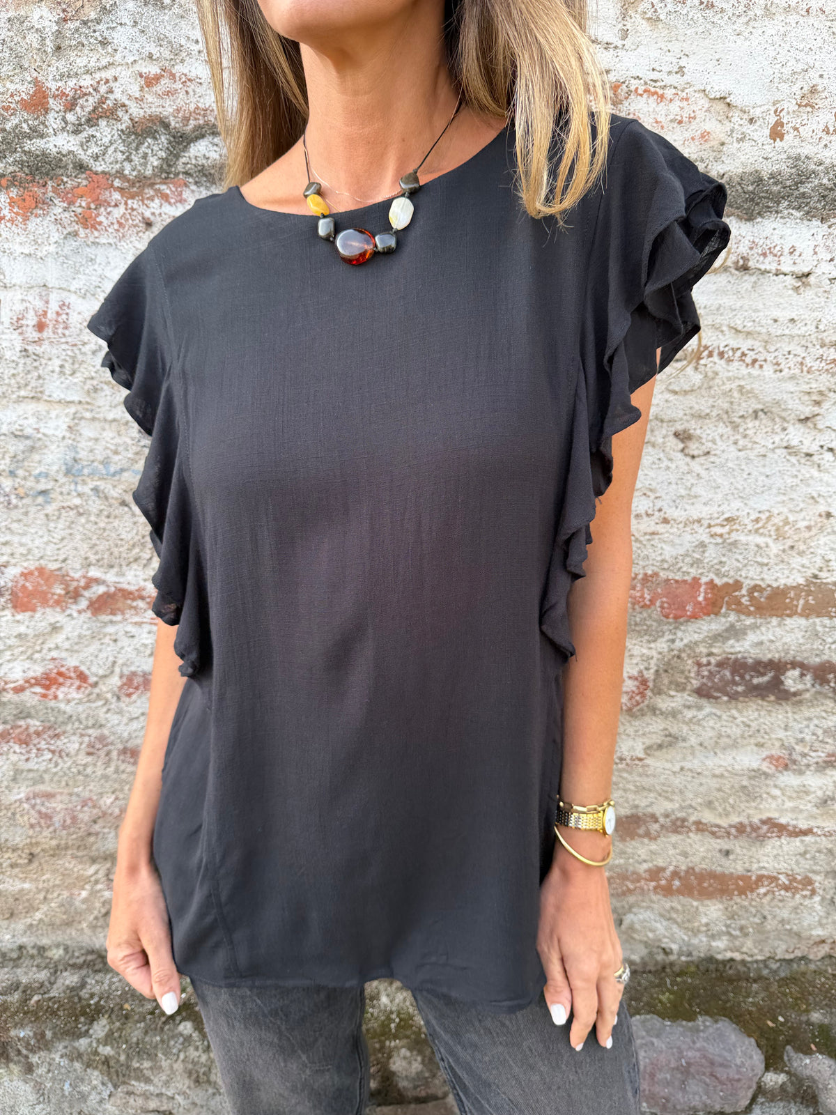 Blusa larga vuelitos laterales negra