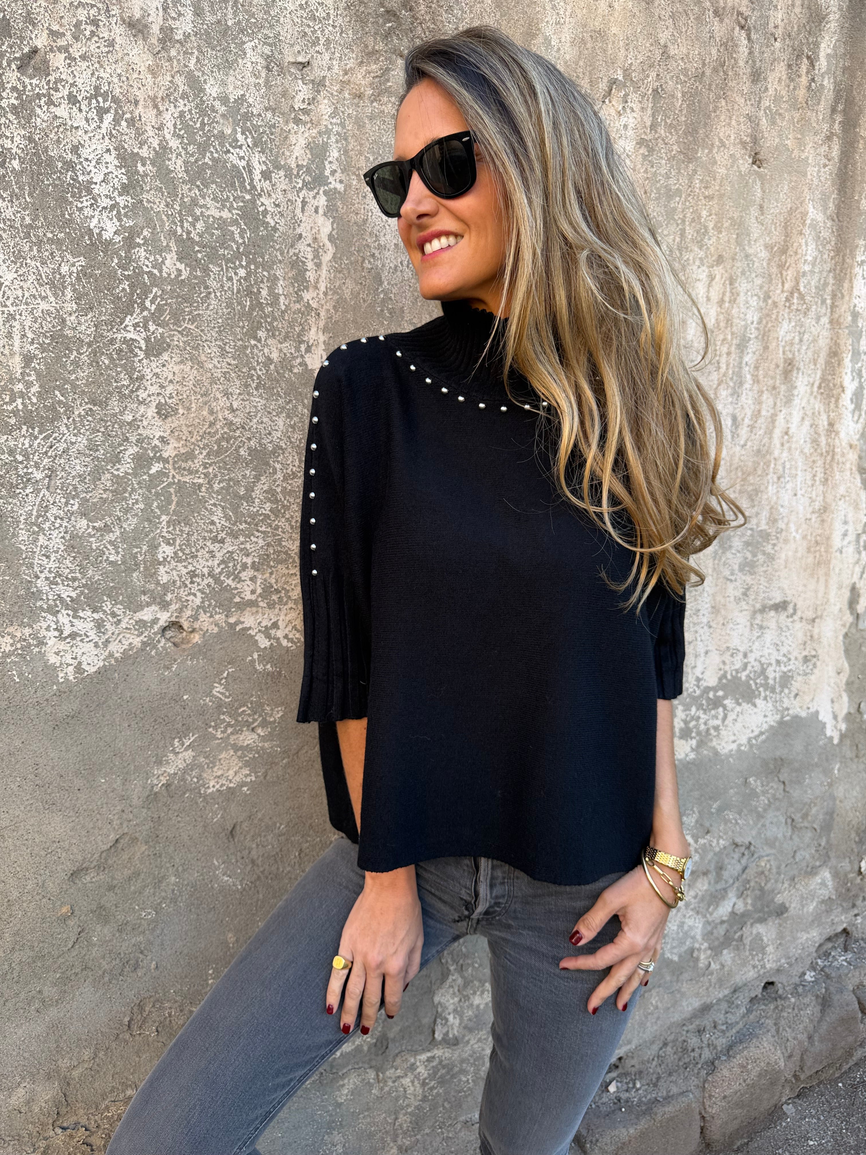 Chaleco medio cuello tachas negro
