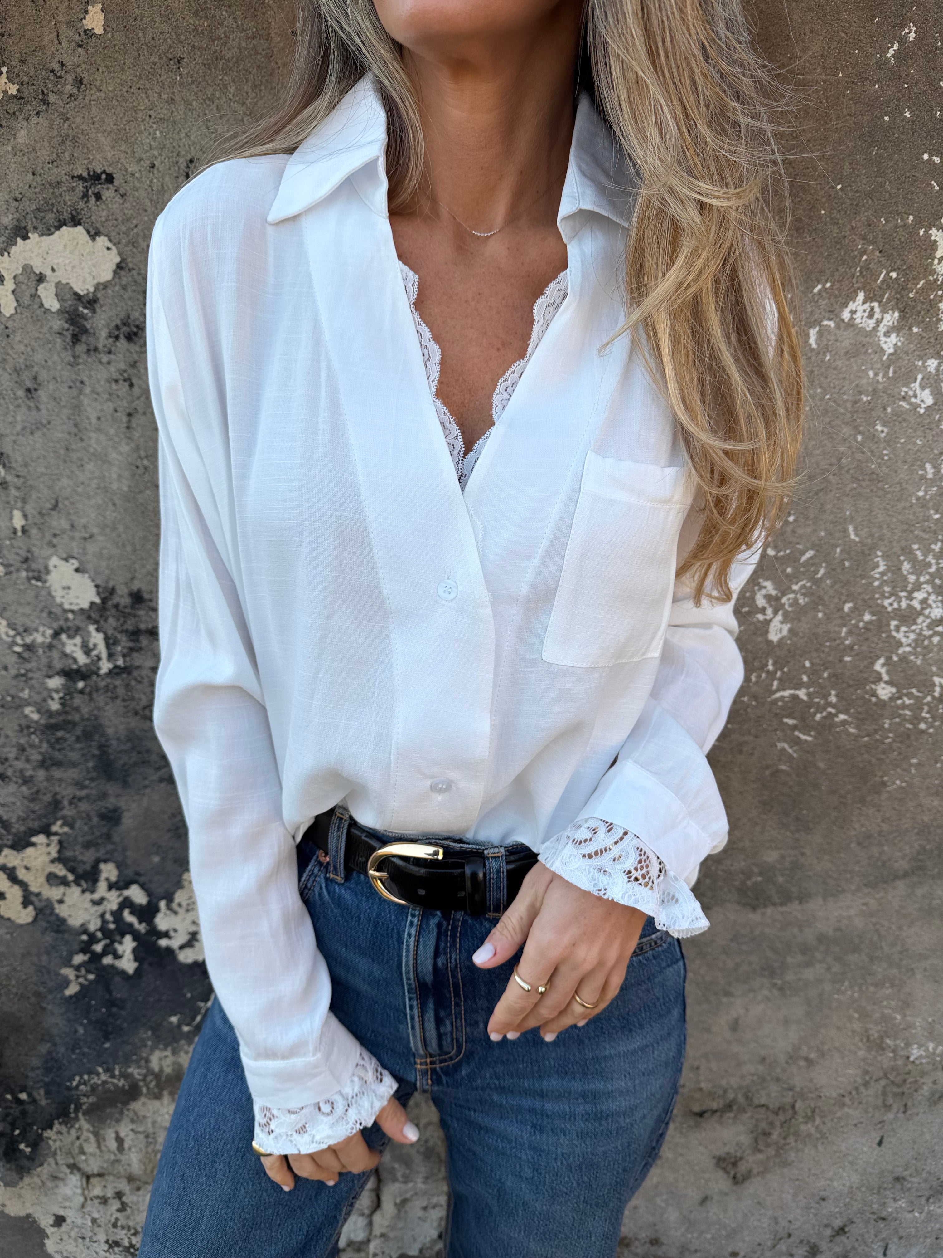 Blusa detalles encaje blanca
