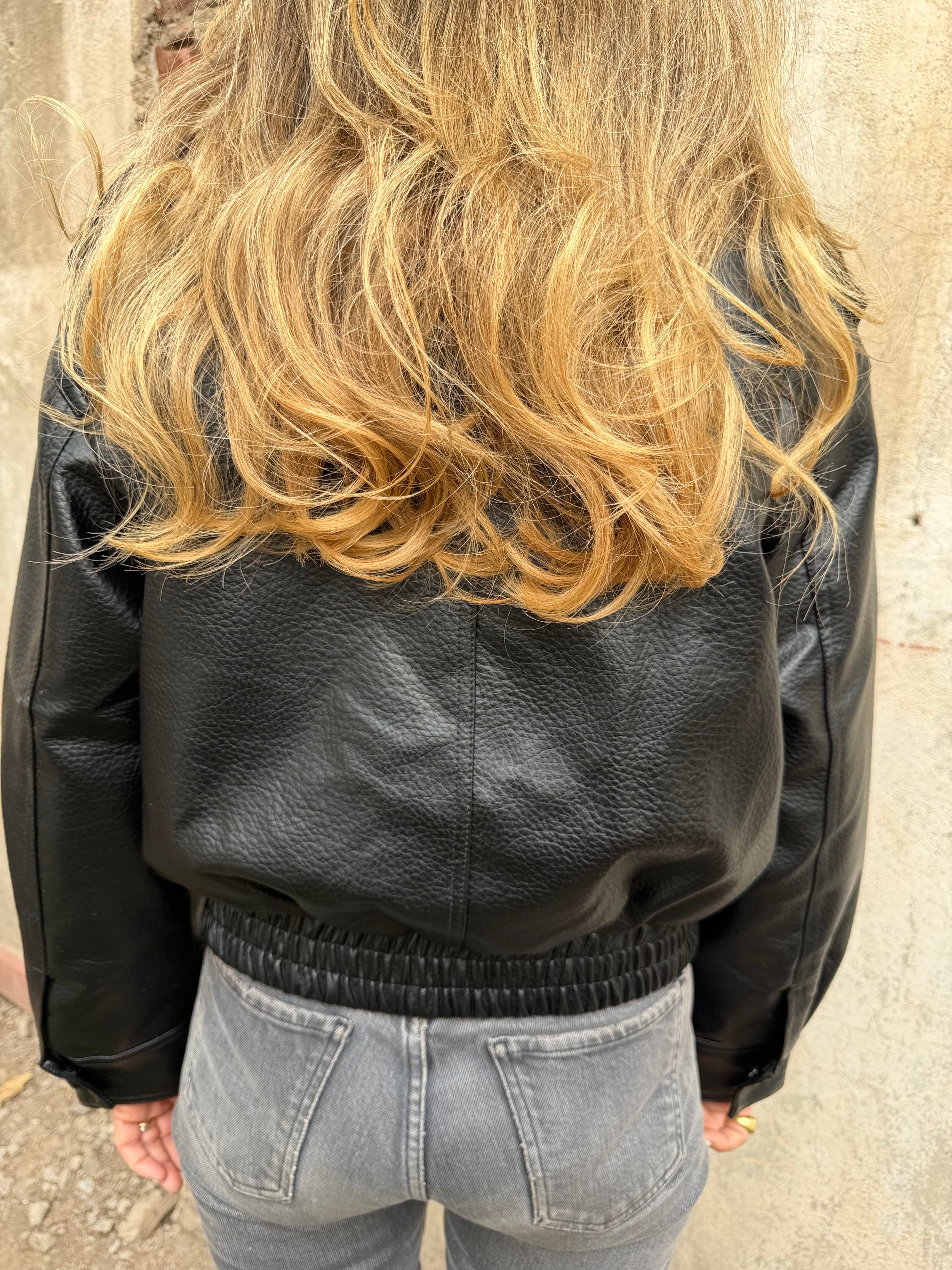 Bomber efecto cuero graneado cuello removible piel negra