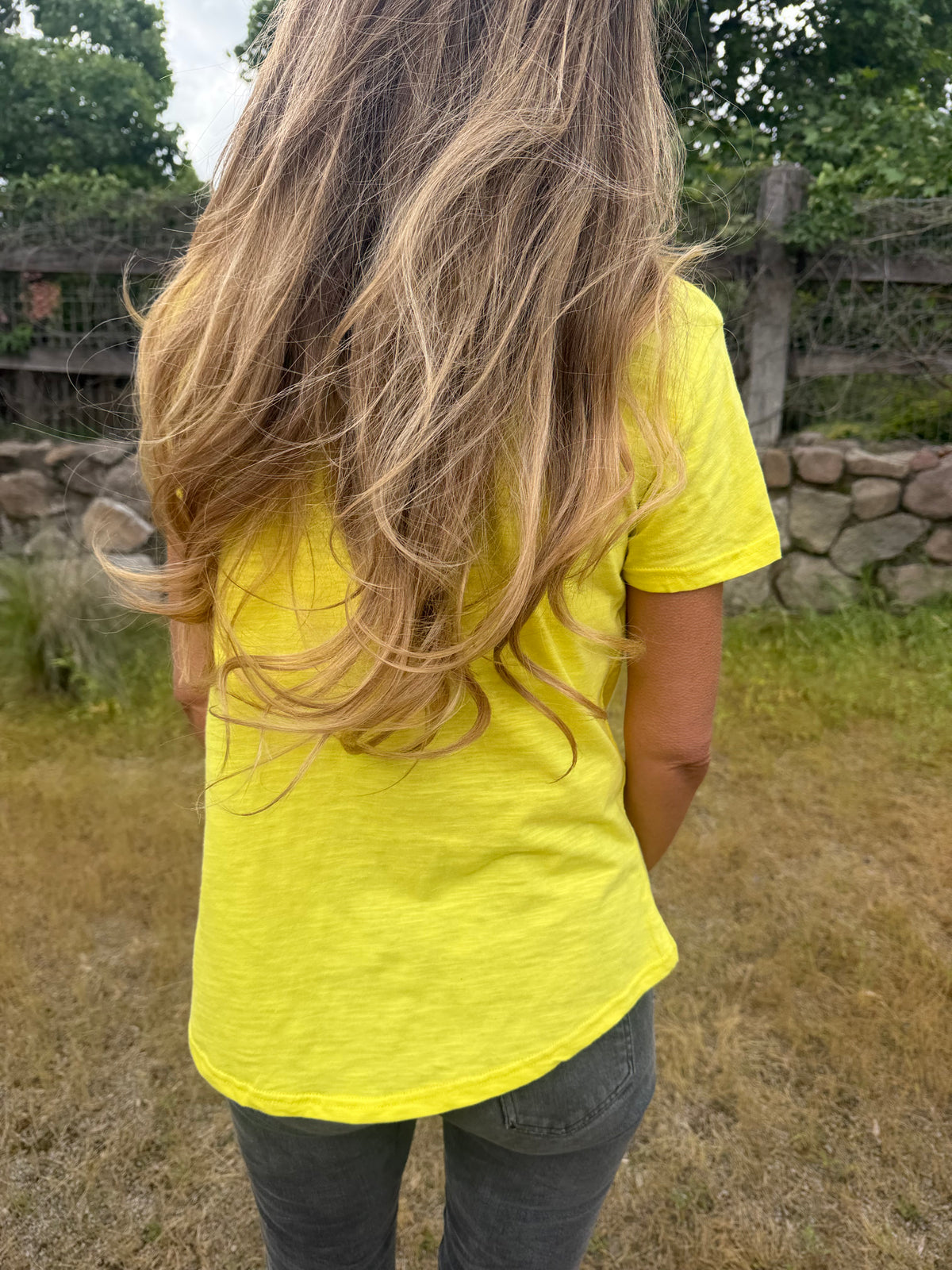 Polera hiper básica algodón amarilla