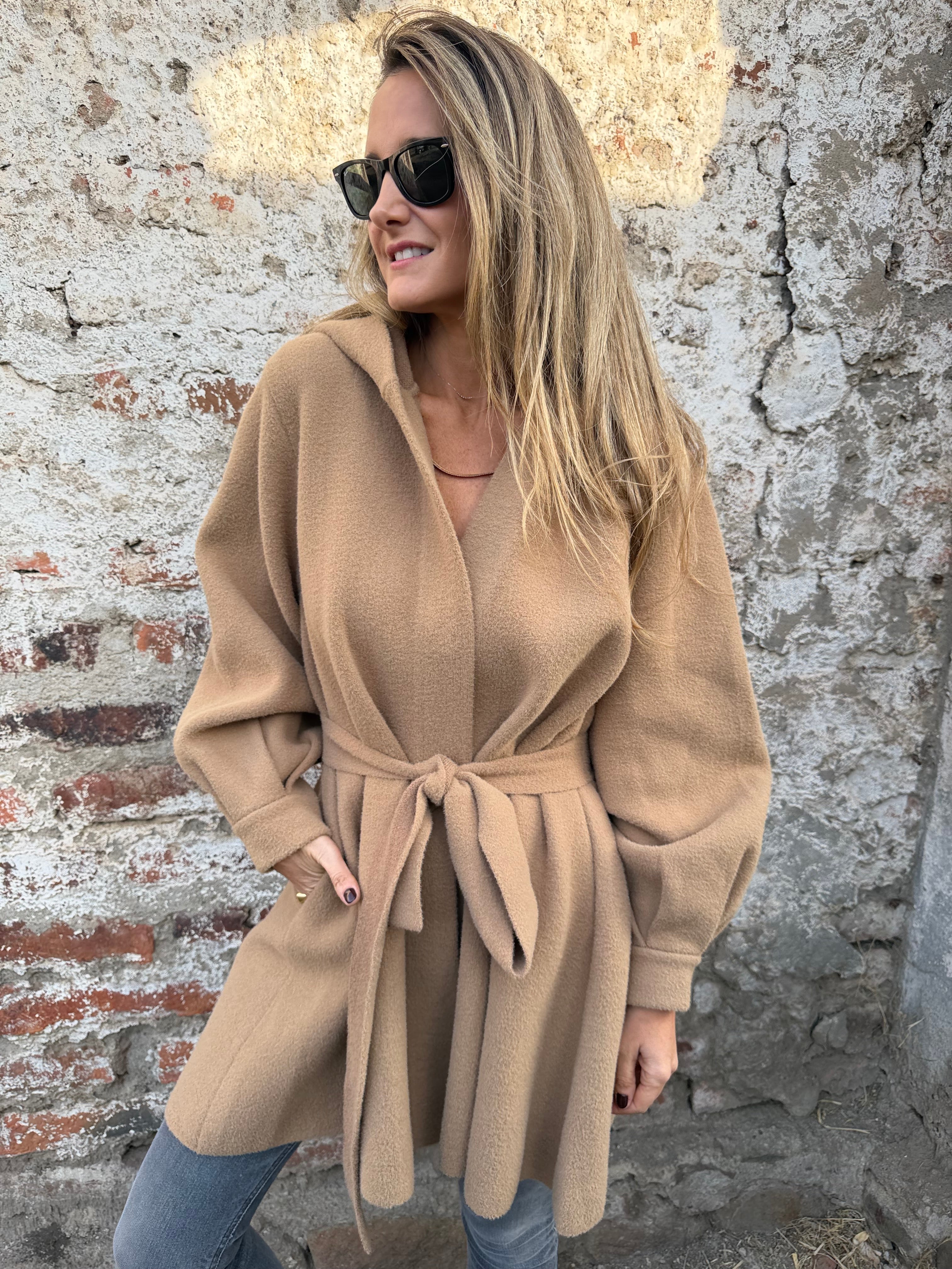 Abrigo evasé clásico camel