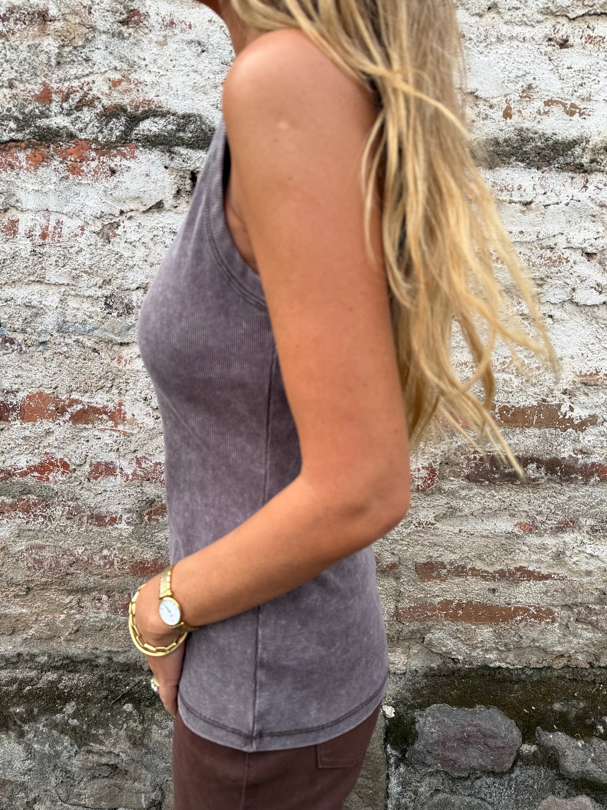 Polera tachas deslavada café-morada