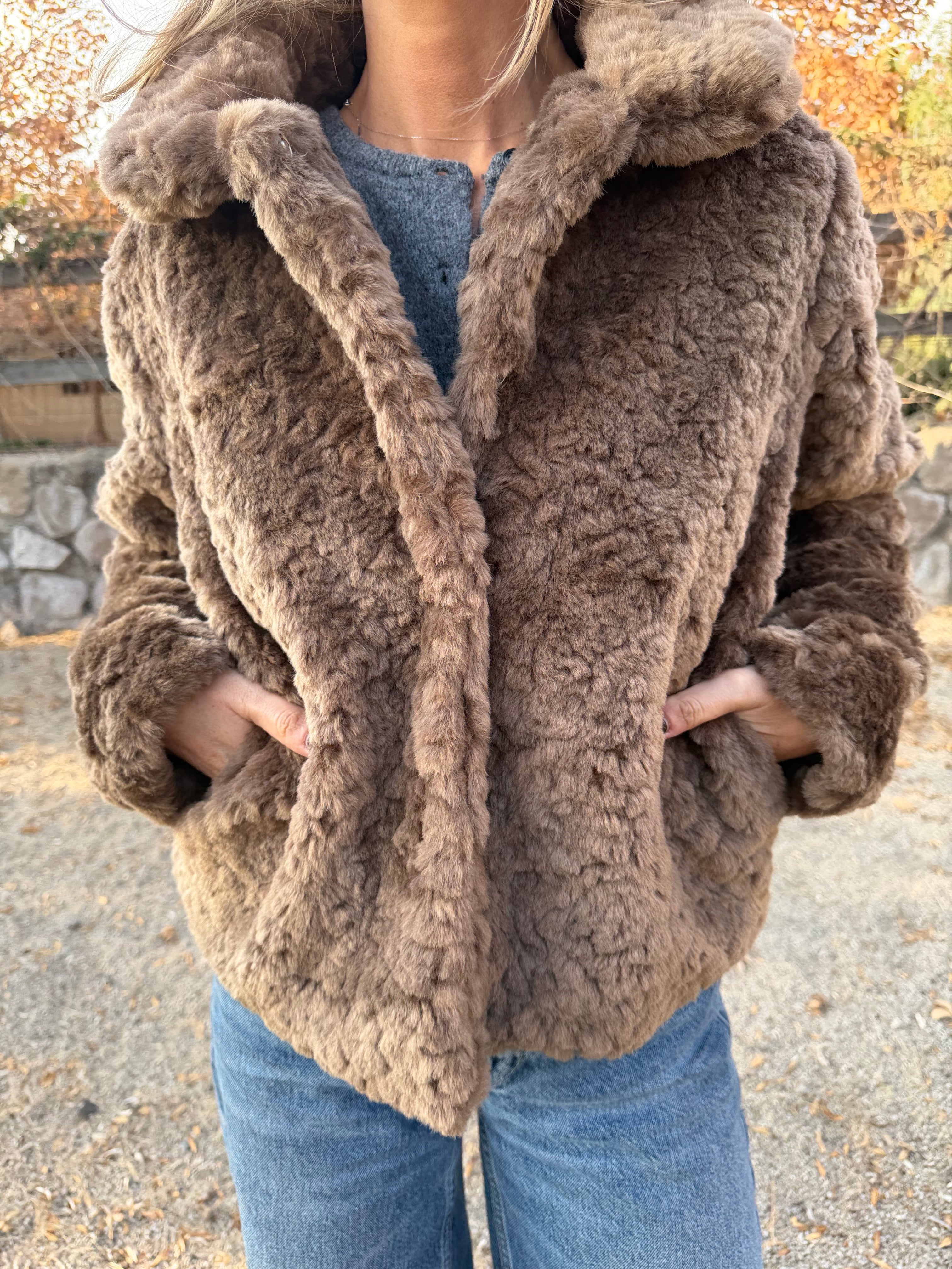 Chaqueta piel sobria café