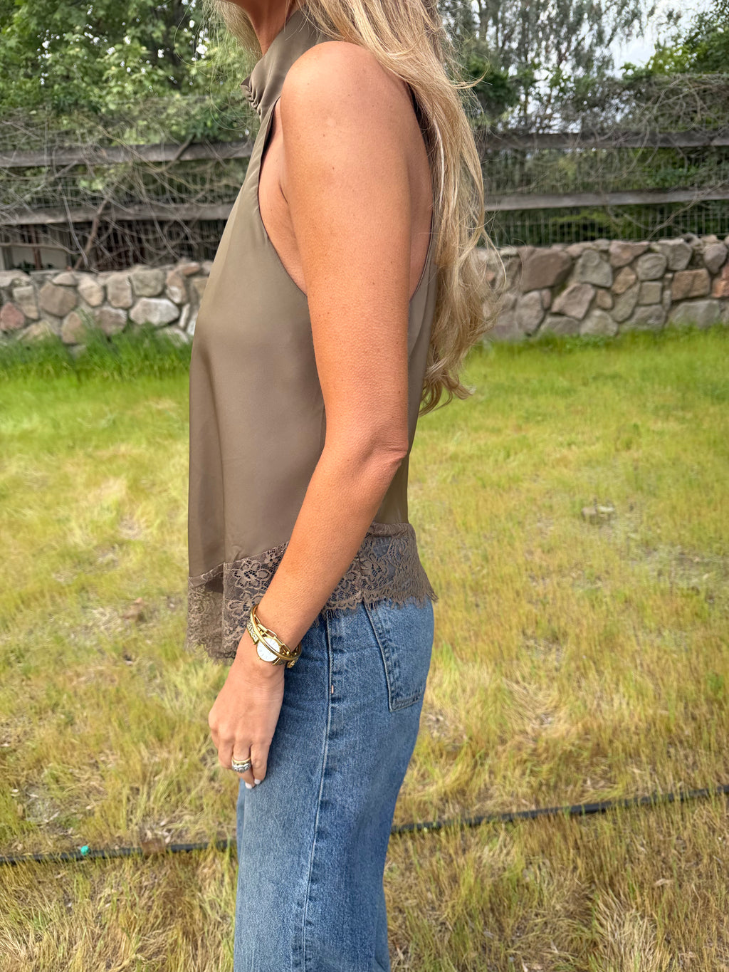 Blusa raso encaje verde musgo