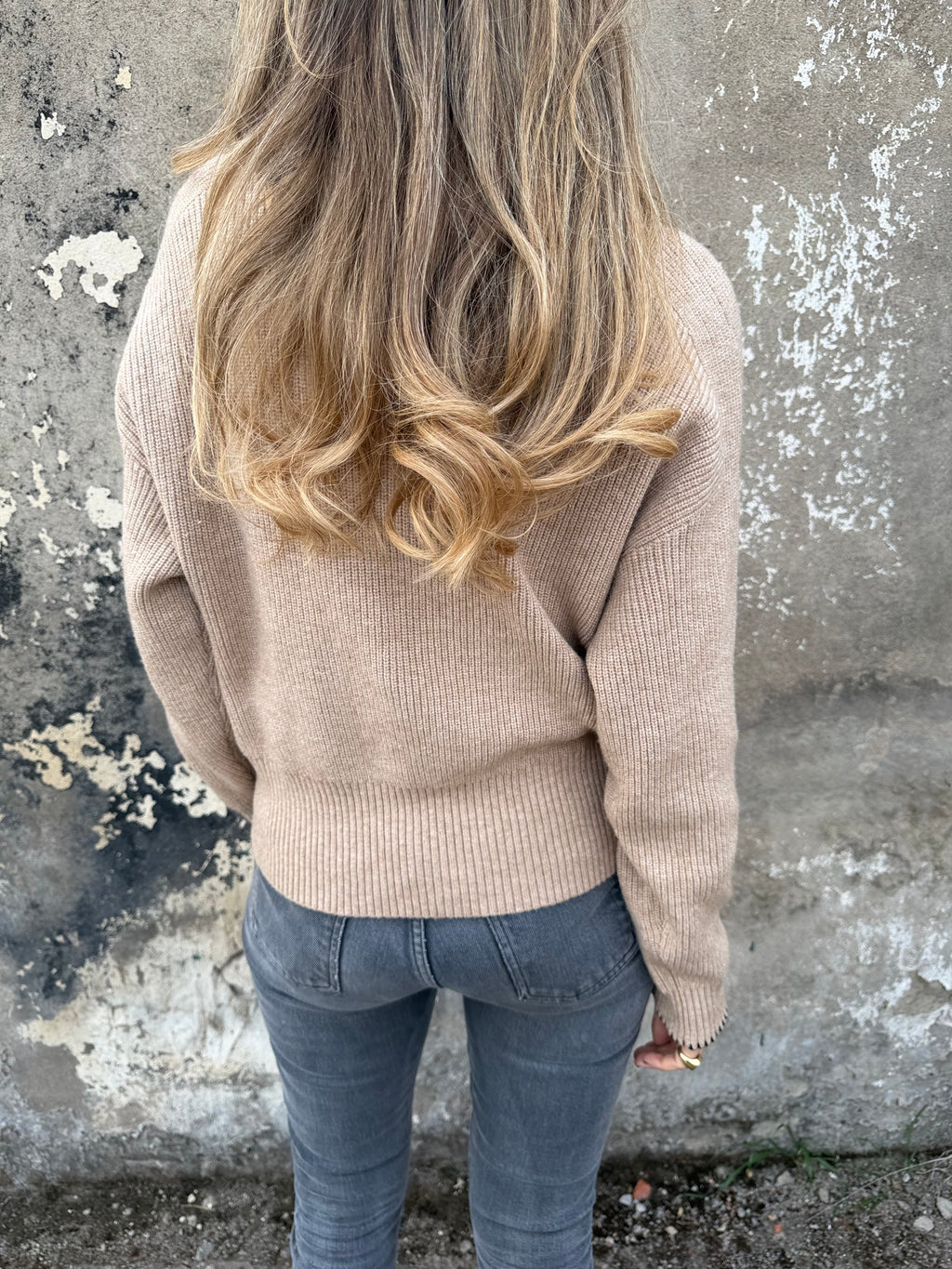 Chaleco lazo cuello beige