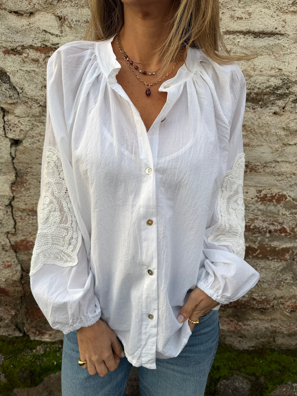 Blusa manga globo bordados blanca
